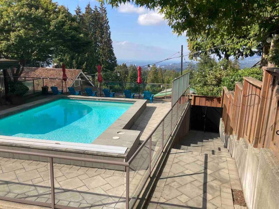 The Lions Self Contained Suite, Shared Pool, Hot Tub, Views