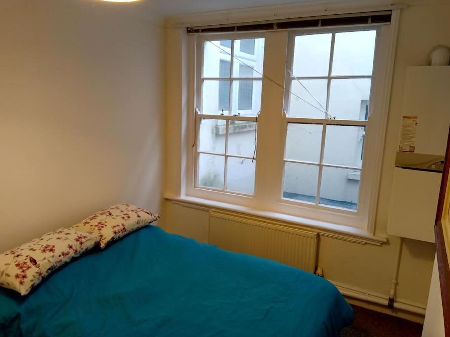 Lovely 1-bedroom flat within minutes from the beach! view 4