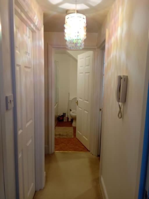 Lovely 1-bedroom flat within minutes from the beach! view 5