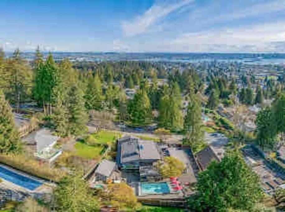 The Lions Self Contained Suite, Shared Pool, Hot Tub, Views