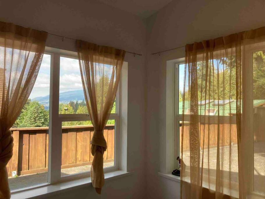The Lions Self Contained Suite, Shared Pool, Hot Tub, Views