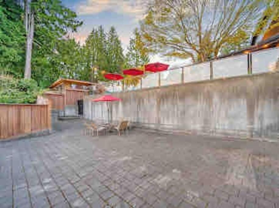 The Lions Self Contained Suite, Shared Pool, Hot Tub, Views