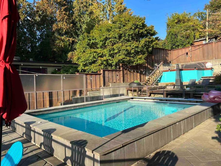 The Lions Self Contained Suite, Shared Pool, Hot Tub, Views