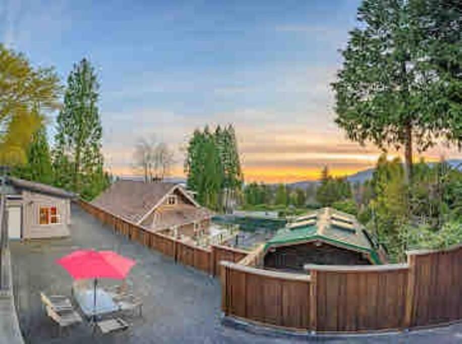The Lions Self Contained Suite, Shared Pool, Hot Tub, Views