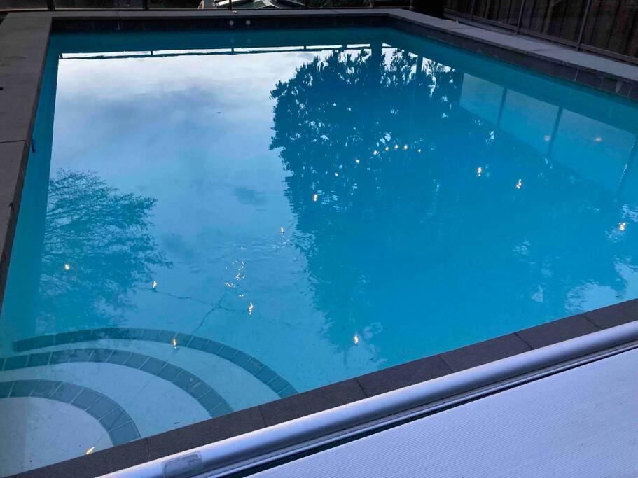 The Lions Self Contained Suite, Shared Pool, Hot Tub, Views