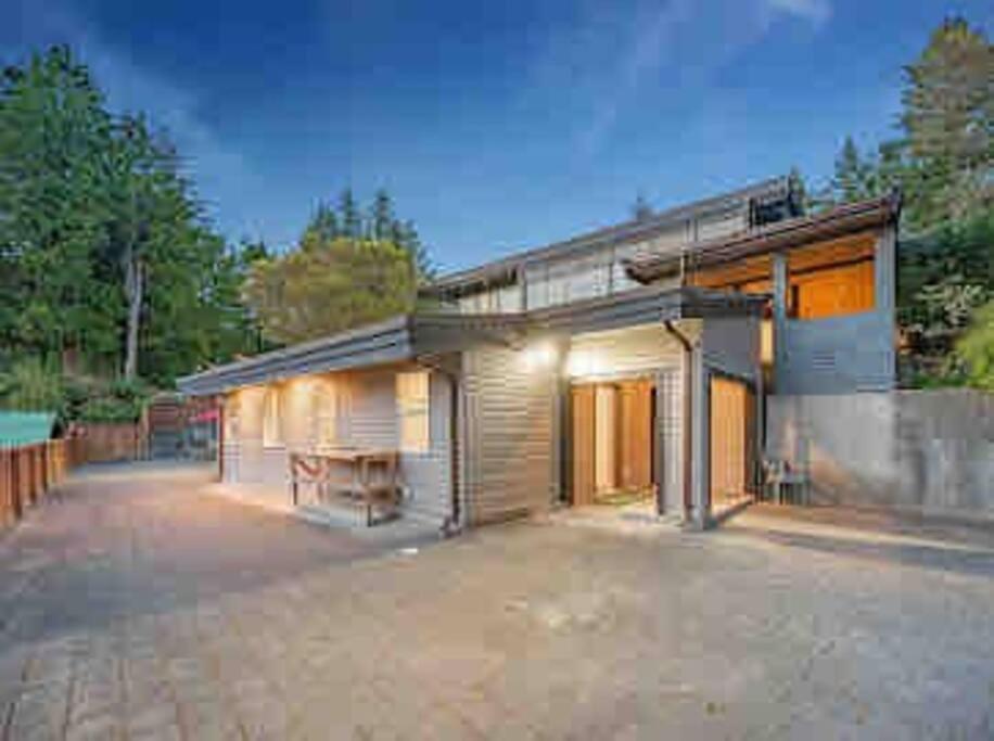 The Lions Self Contained Suite, Shared Pool, Hot Tub, Views