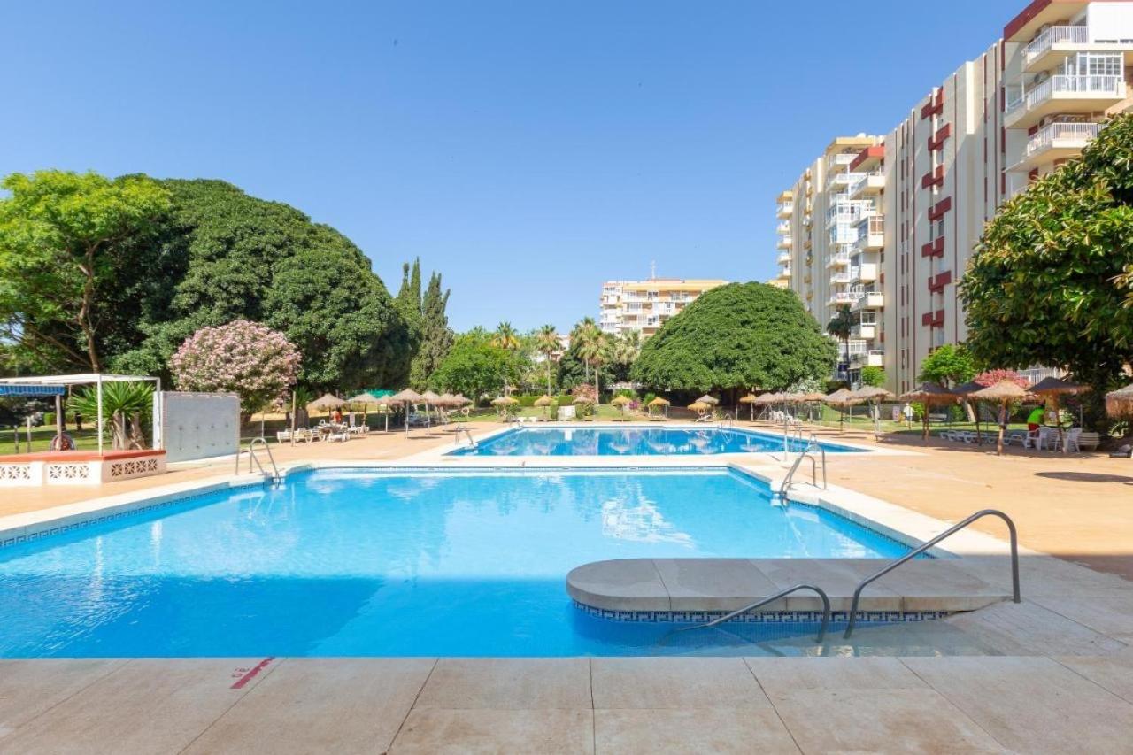 Apt céntrico con vistas y piscinas