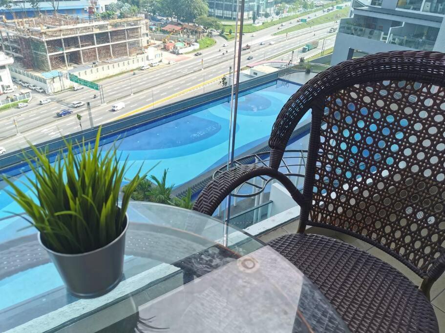 Symphony Tower Premium 3BR 100mbps Wi-Fi & Netflix photo 7