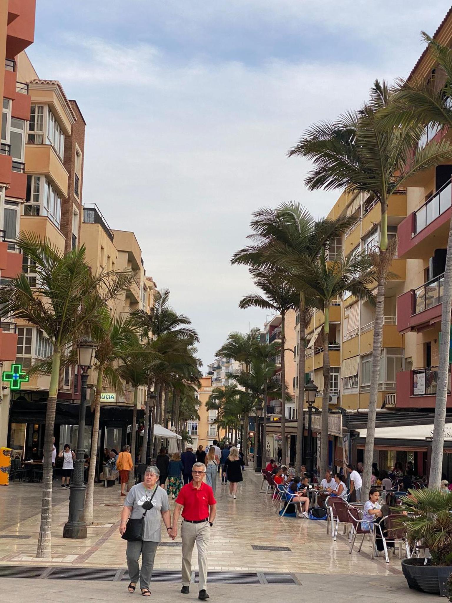 Apt céntrico con vistas y piscinas