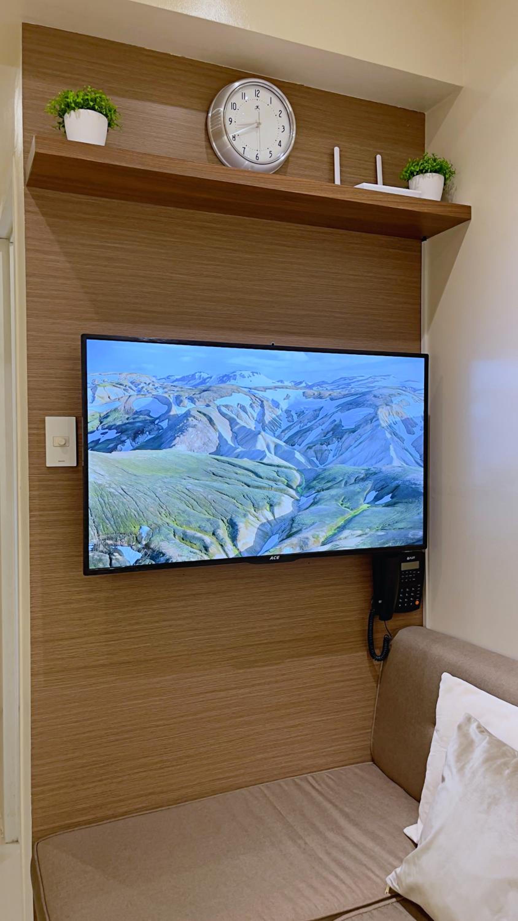 Condo along Tomas Morato w/ WiFi SmartTV & Karaoke view 2