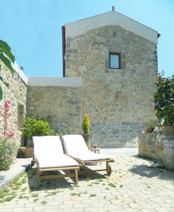 Ancient Retreat with 2-Storey Tower Gym Garden view 4