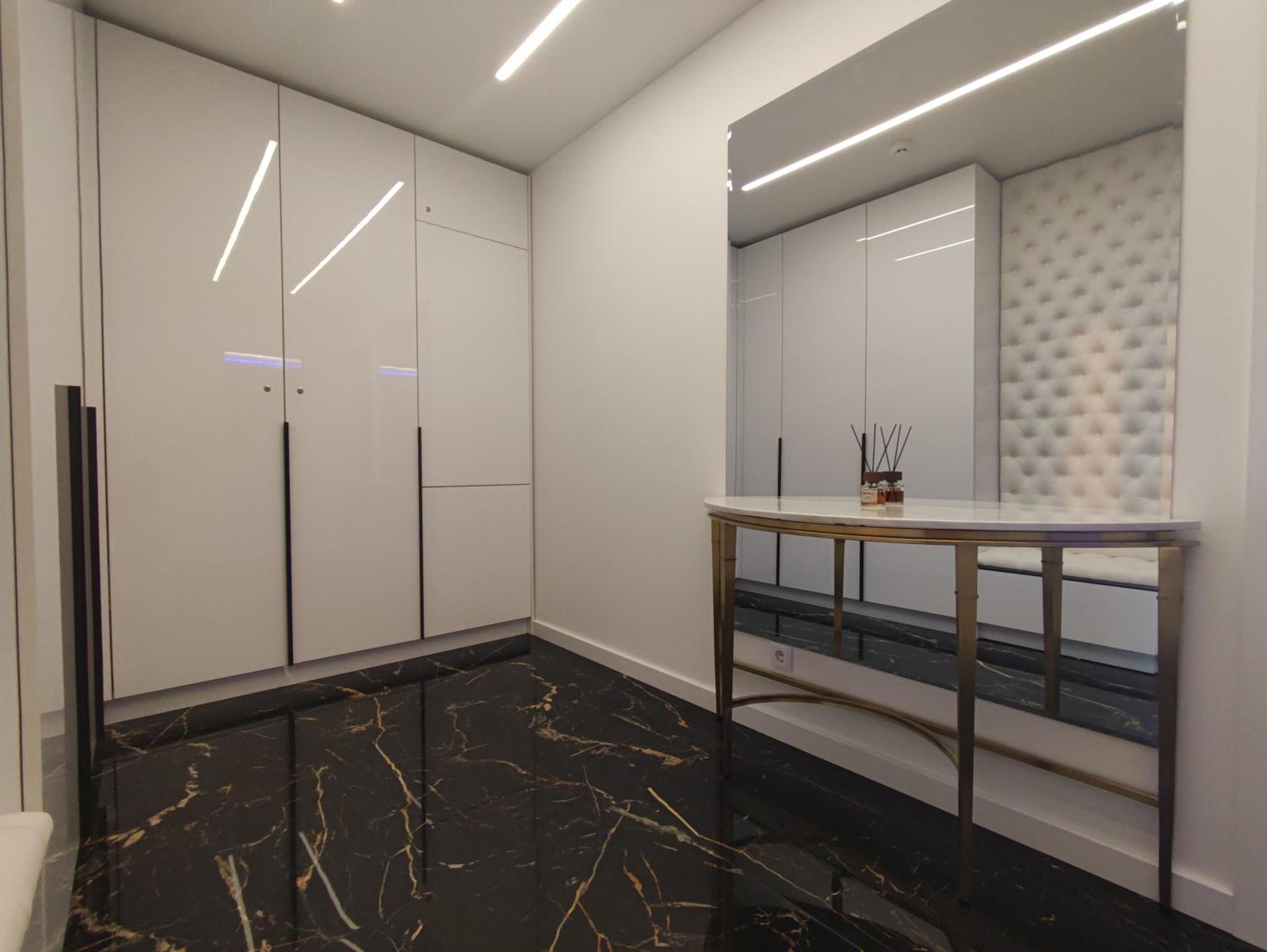 Premium Sky Jacuzzi Apartment