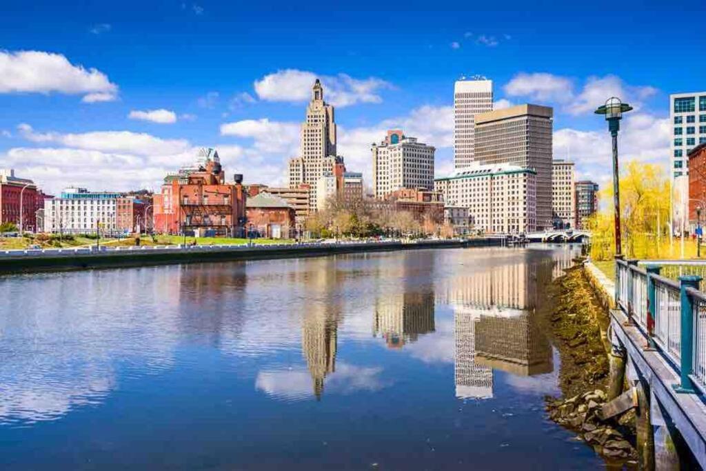 Luxury 3BD Condo in the heart of Providence view 4