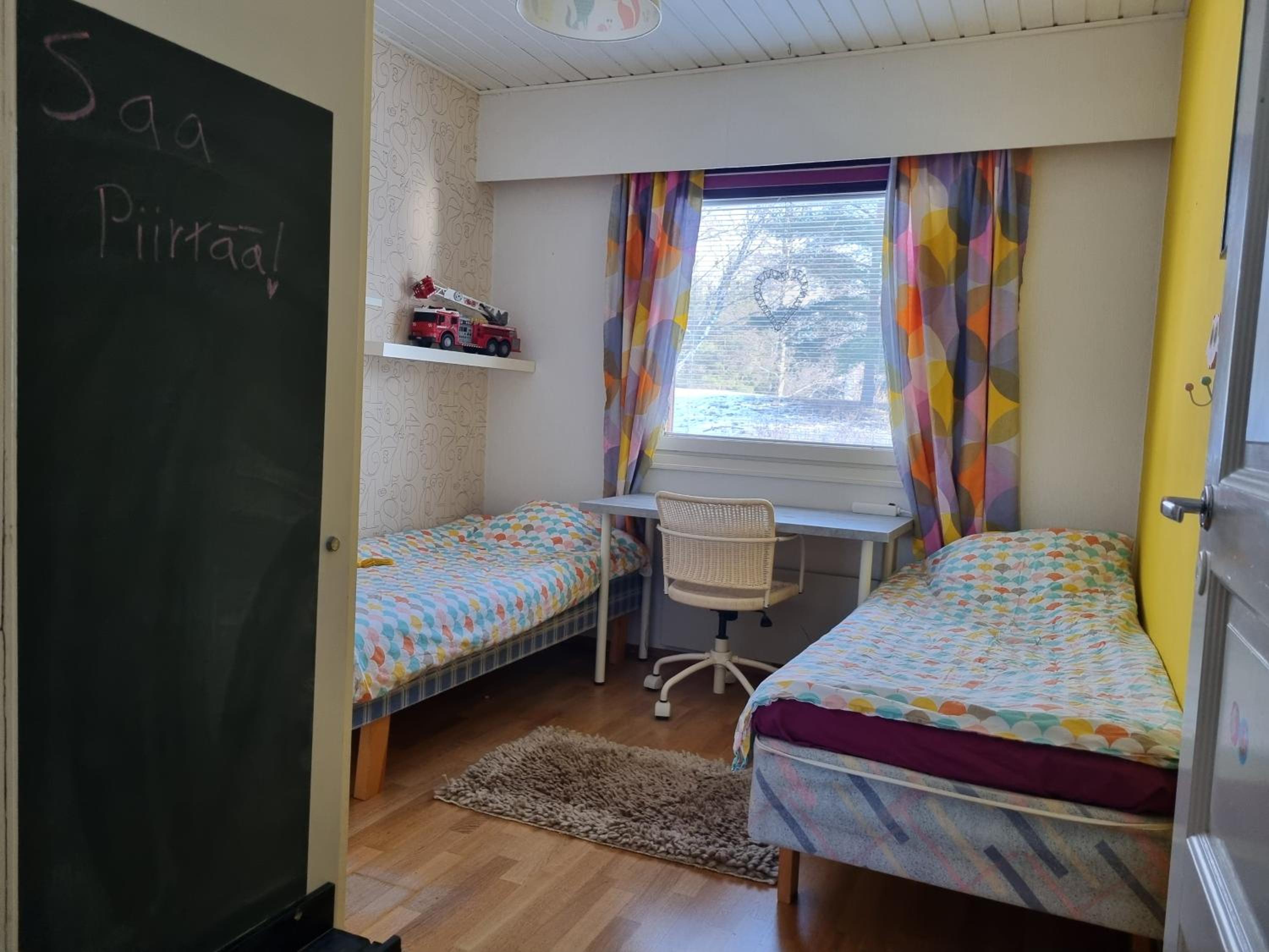 Päätyhuoneisto: Nariseva puulattia!