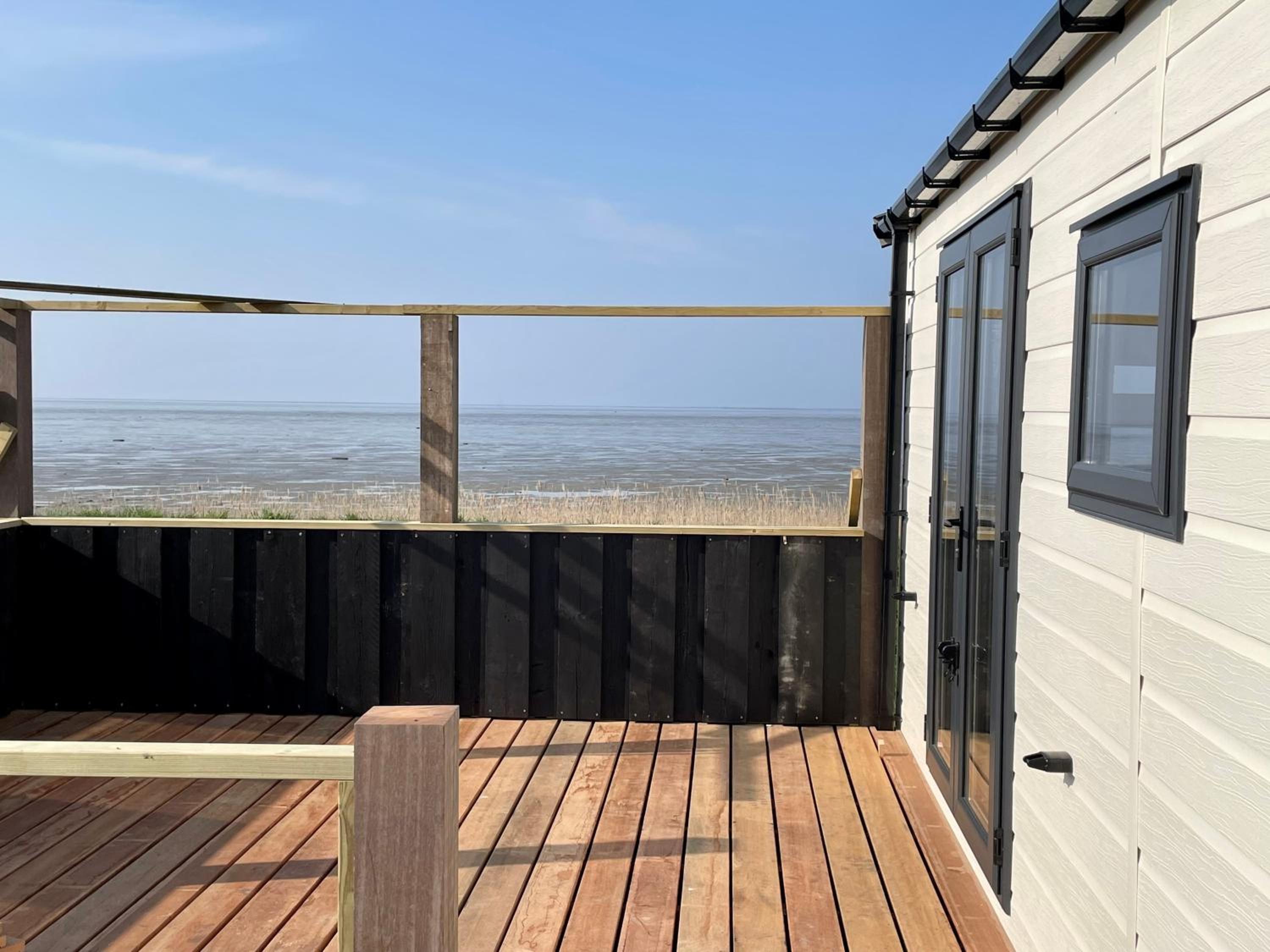 Chalet direct aan Waddenzee view 3