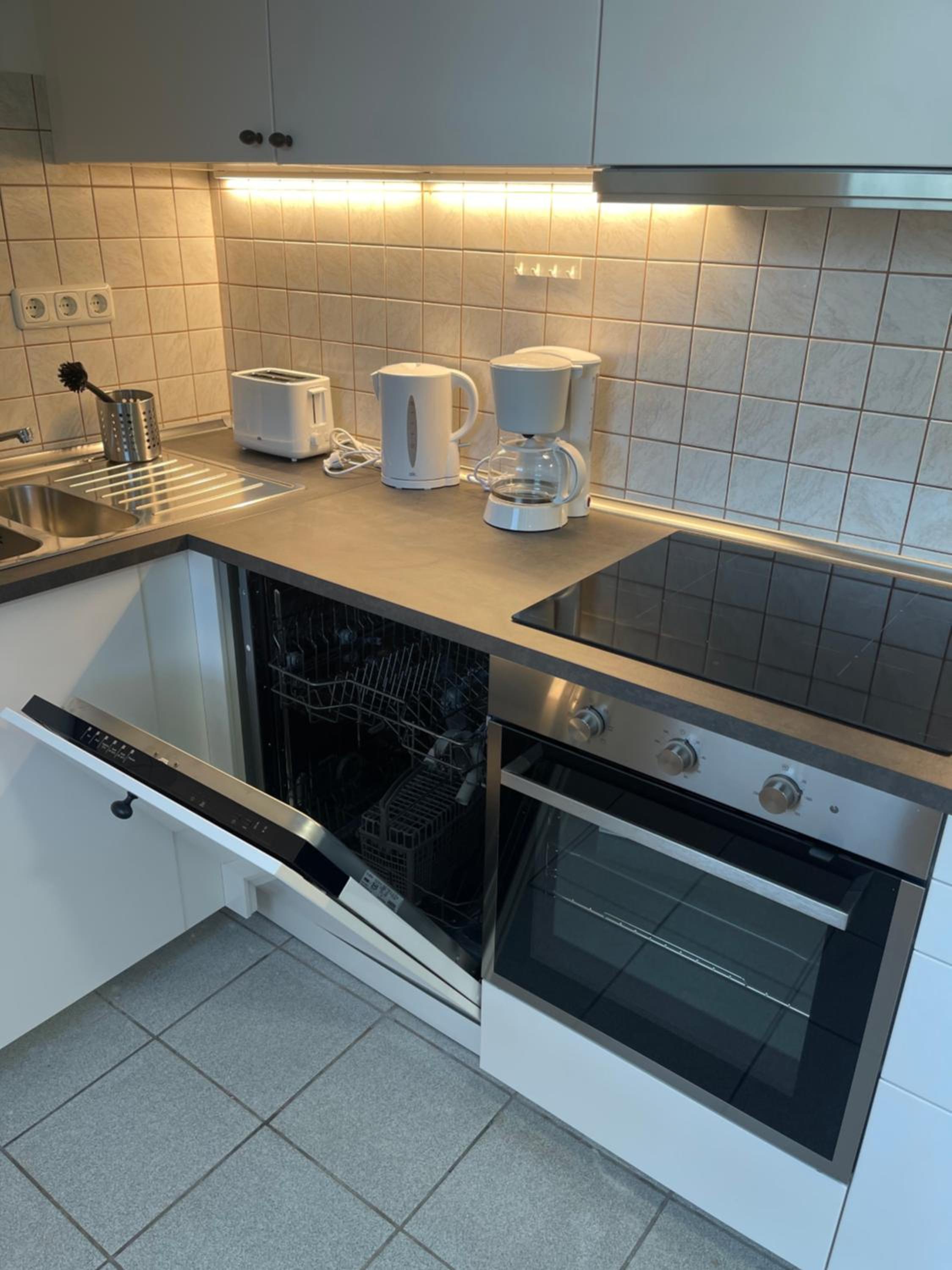 Comfortable Shared Apartment with Private Room in Wesseling