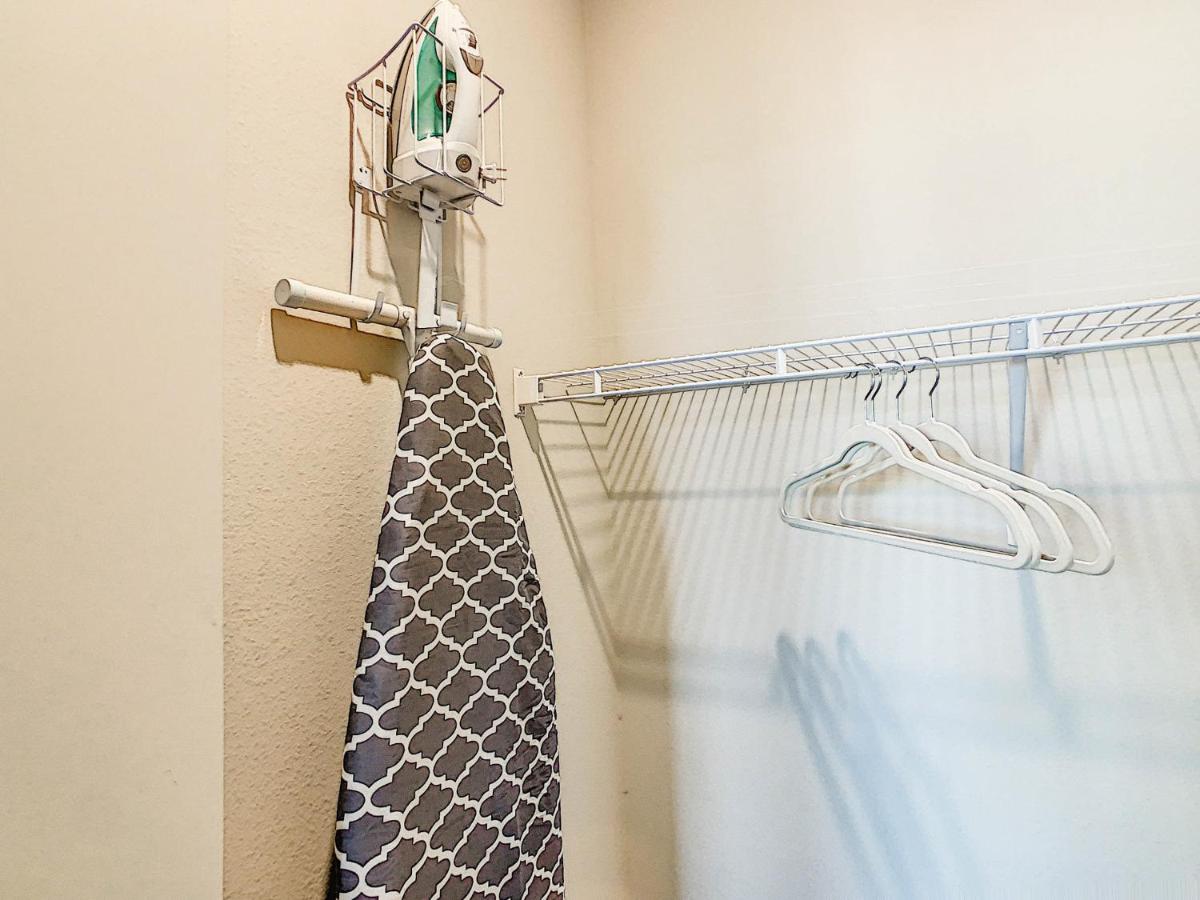 King Bed, Great Amenities, And Disney Calling You
