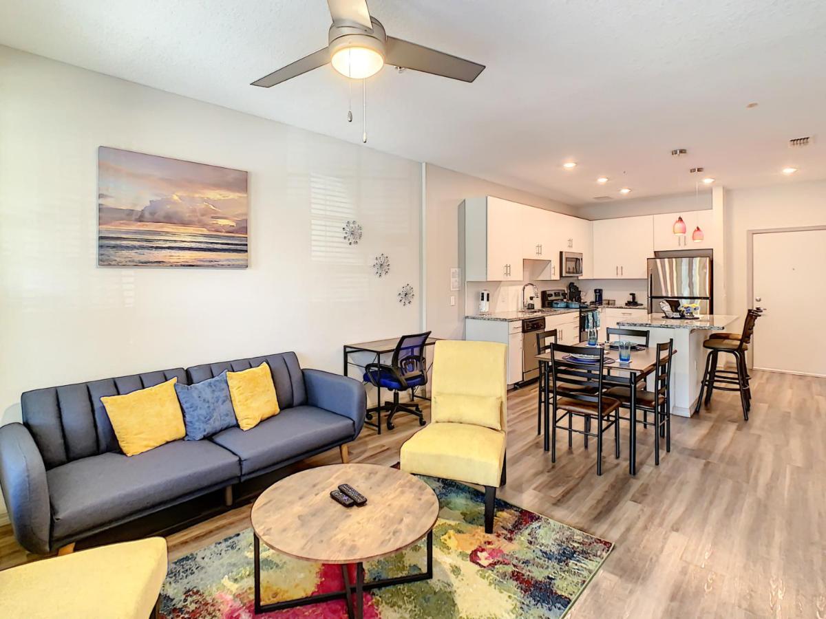 King Bed, Great Amenities, And Disney Calling You