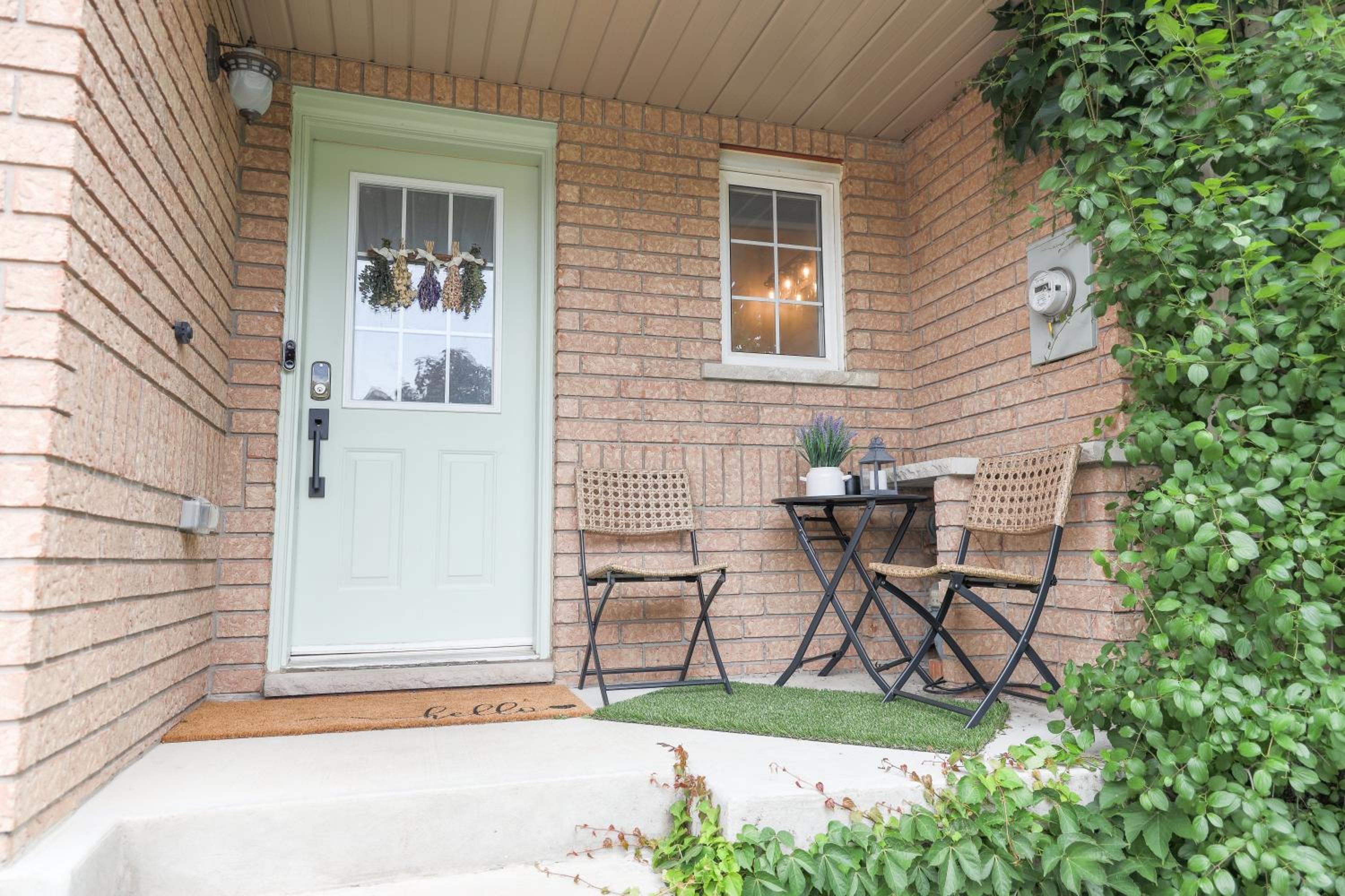 Family-Friendly Boho Stay - Sleeps 10 - Near the Falls