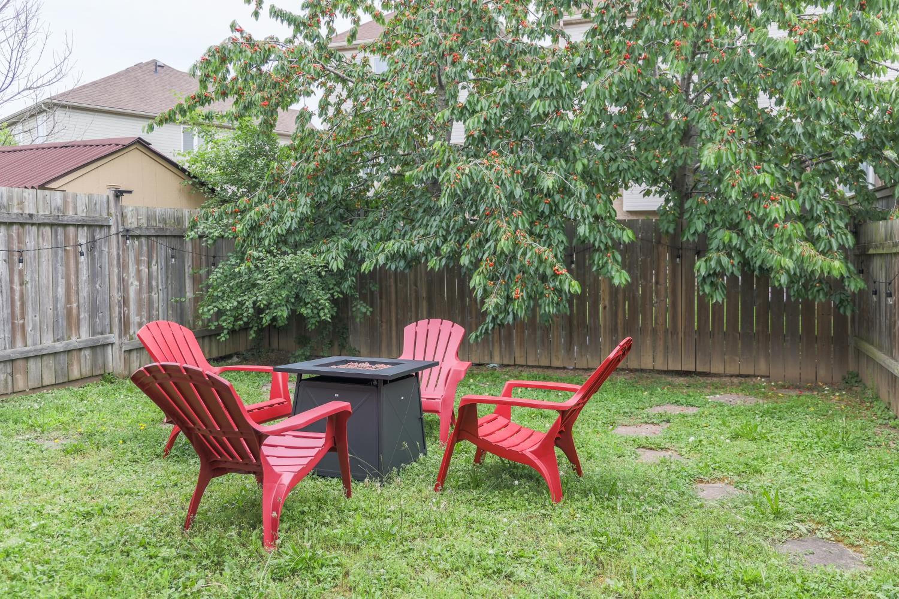 Family-Friendly Boho Stay - Sleeps 10 - Near the Falls