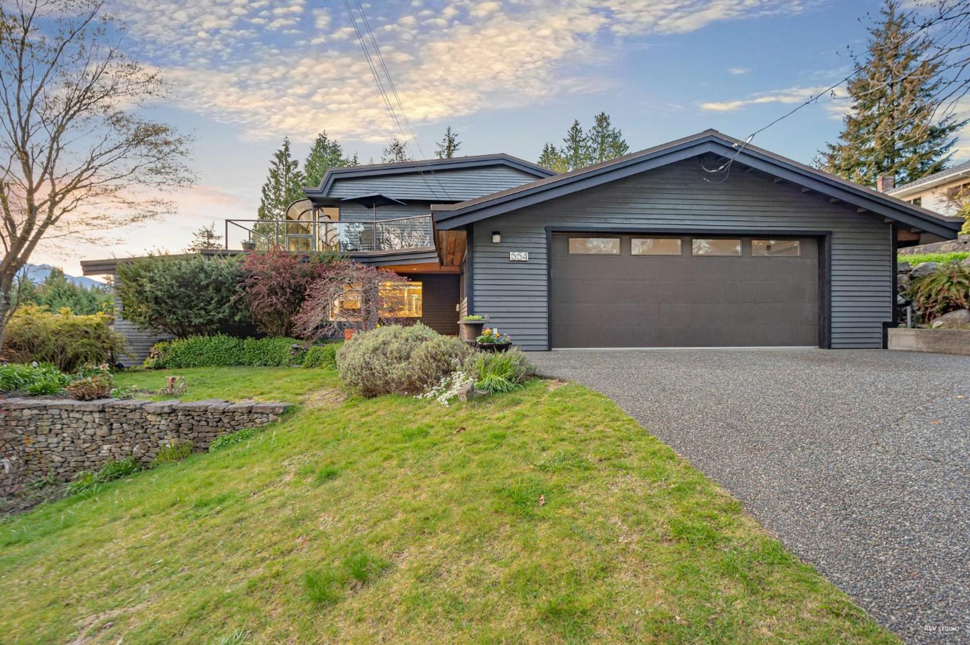 Grouse Cheerful large private bedroom, bath, shared deck, pool, hot tub