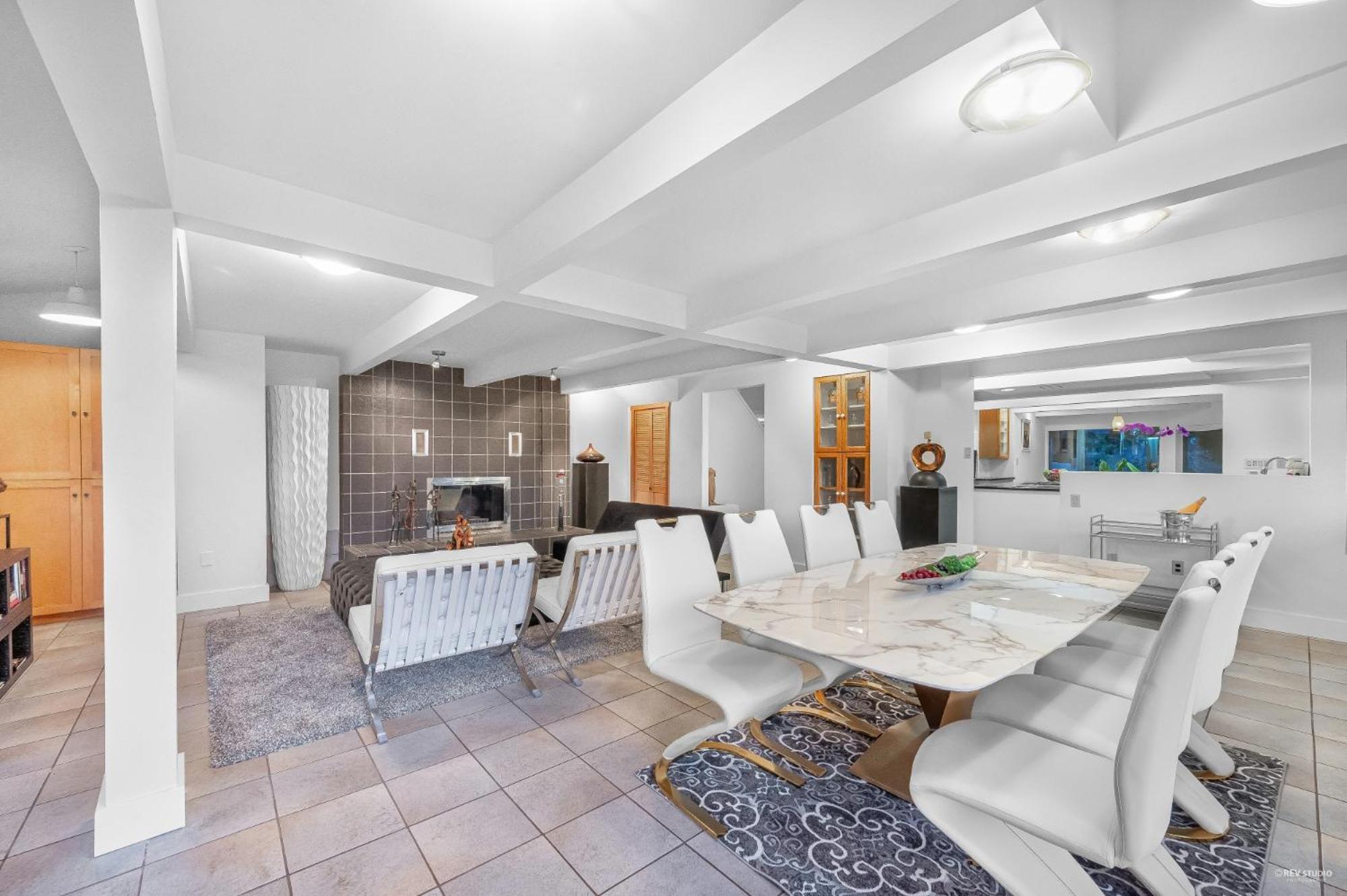 Grouse Cheerful large private bedroom, bath, shared deck, pool, hot tub