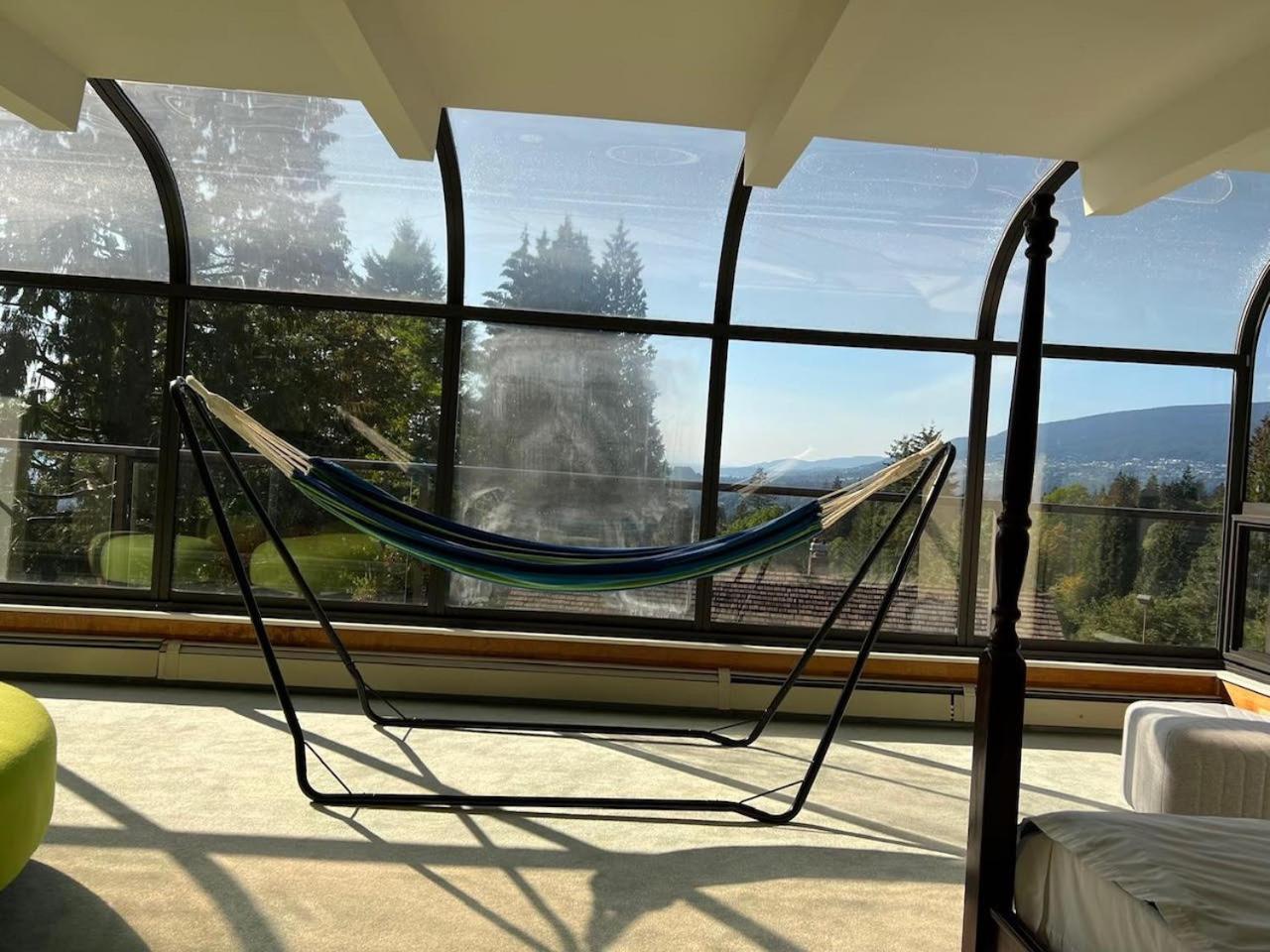 Grouse Cheerful large private bedroom, bath, shared deck, pool, hot tub