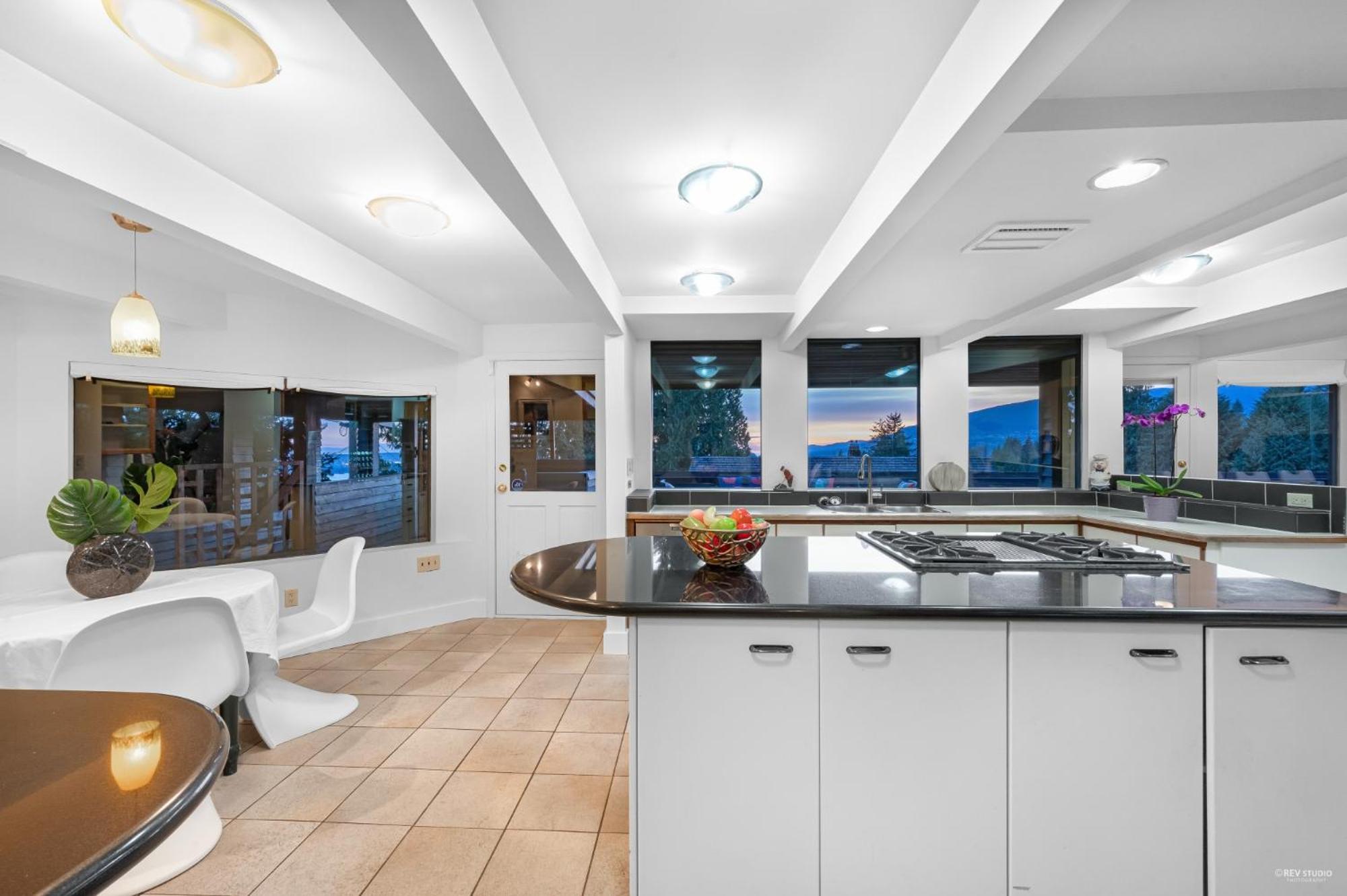Grouse Cheerful large private bedroom, bath, shared deck, pool, hot tub