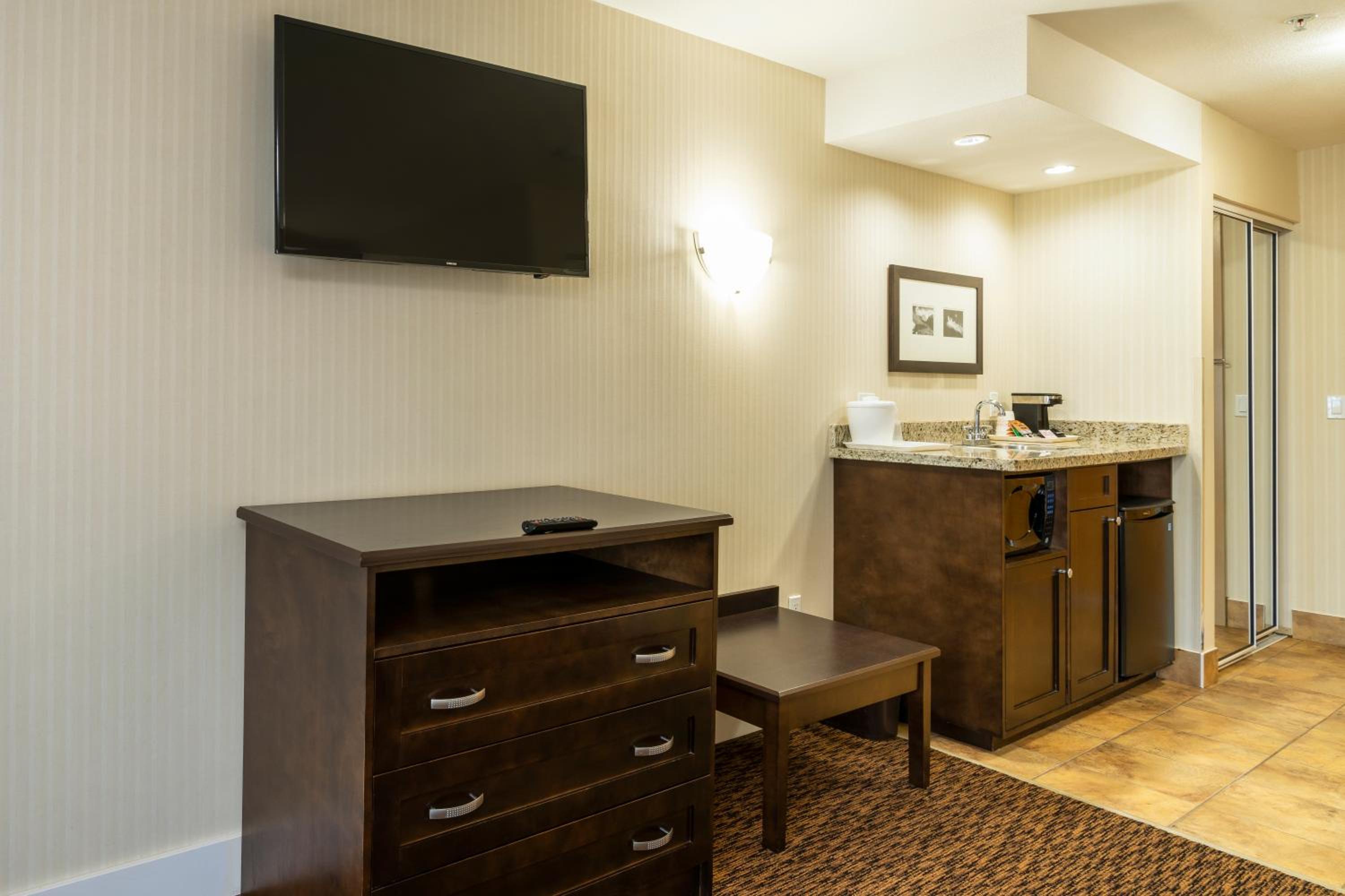 Surrey Vacations - Comfort Inn  Suites - Property Image 26