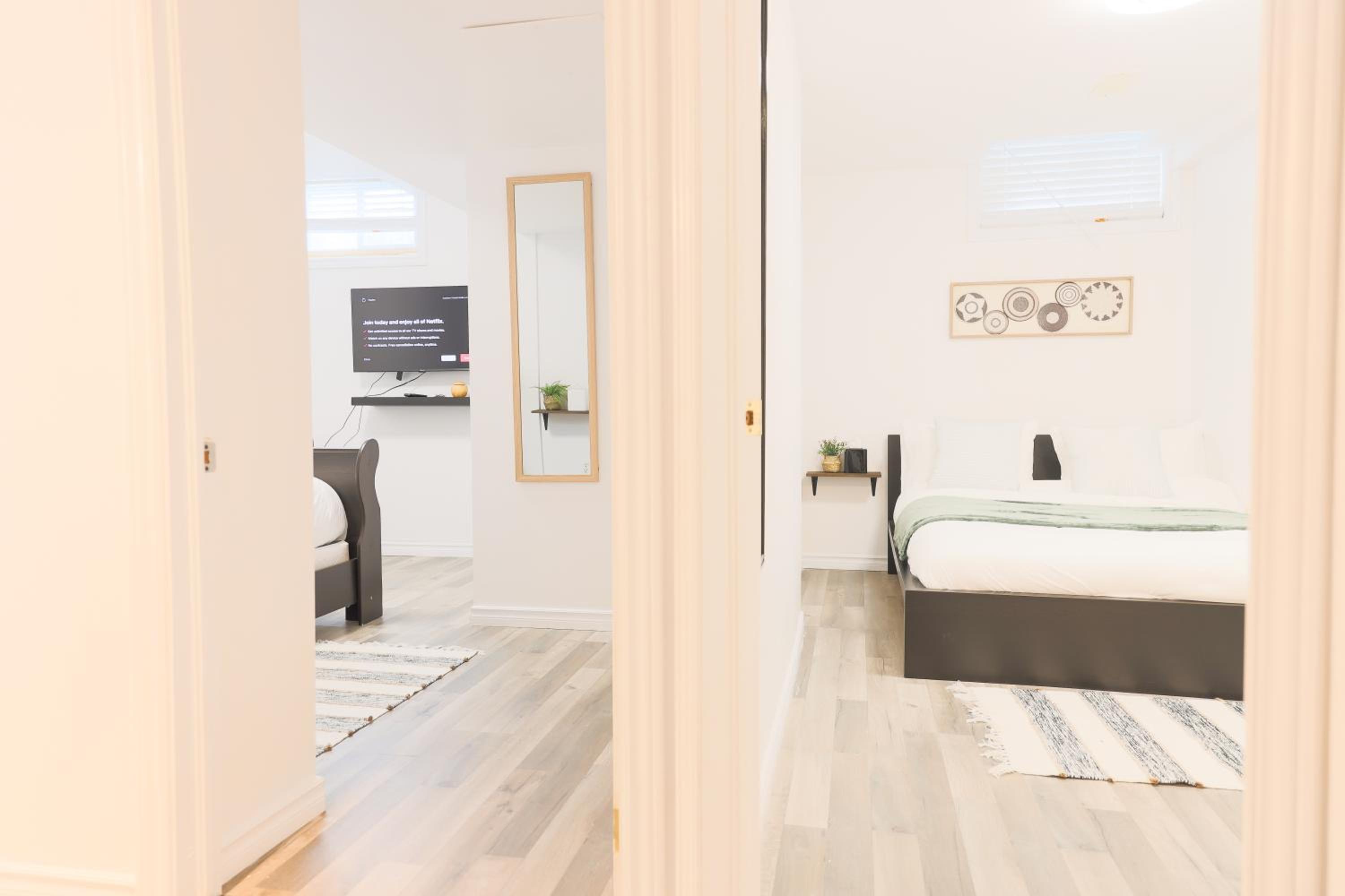Family-Friendly Boho Stay - Sleeps 10 - Near the Falls