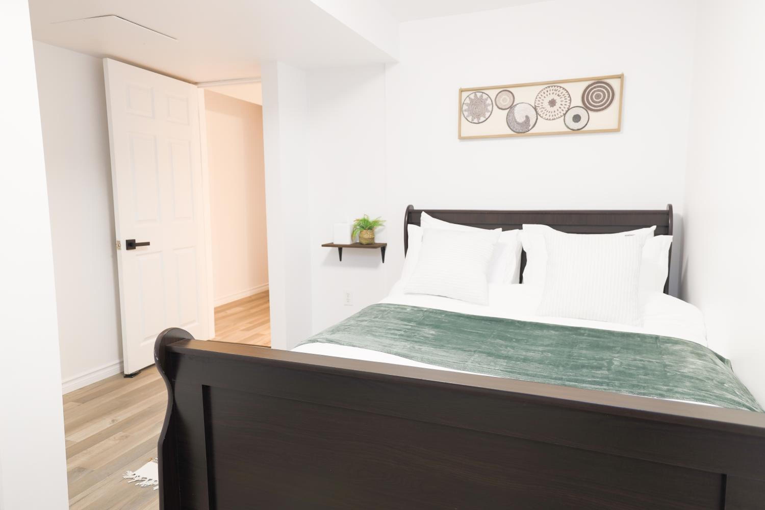 Family-Friendly Boho Stay - Sleeps 10 - Near the Falls