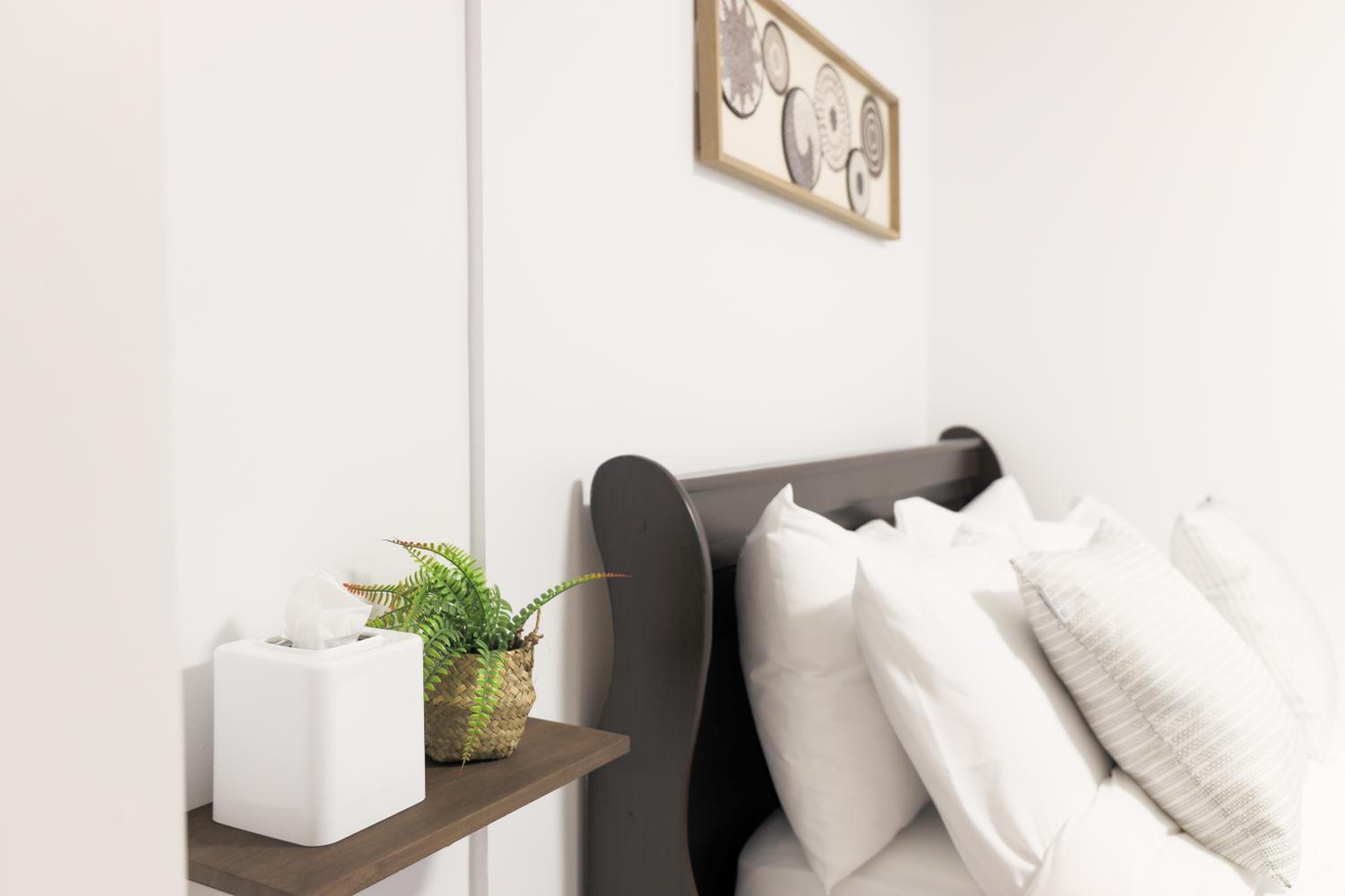 Family-Friendly Boho Stay - Sleeps 10 - Near the Falls
