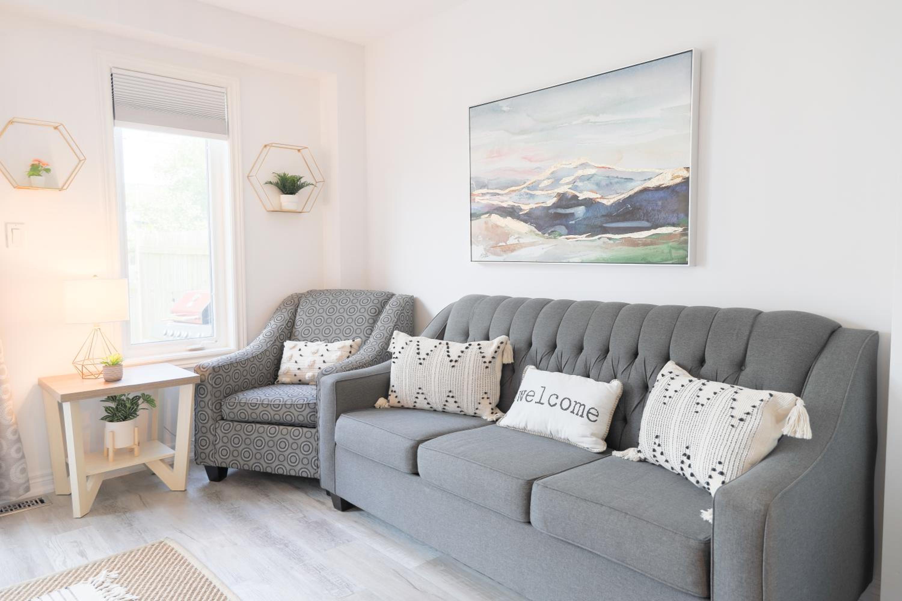 Family-Friendly Boho Stay - Sleeps 10 - Near the Falls