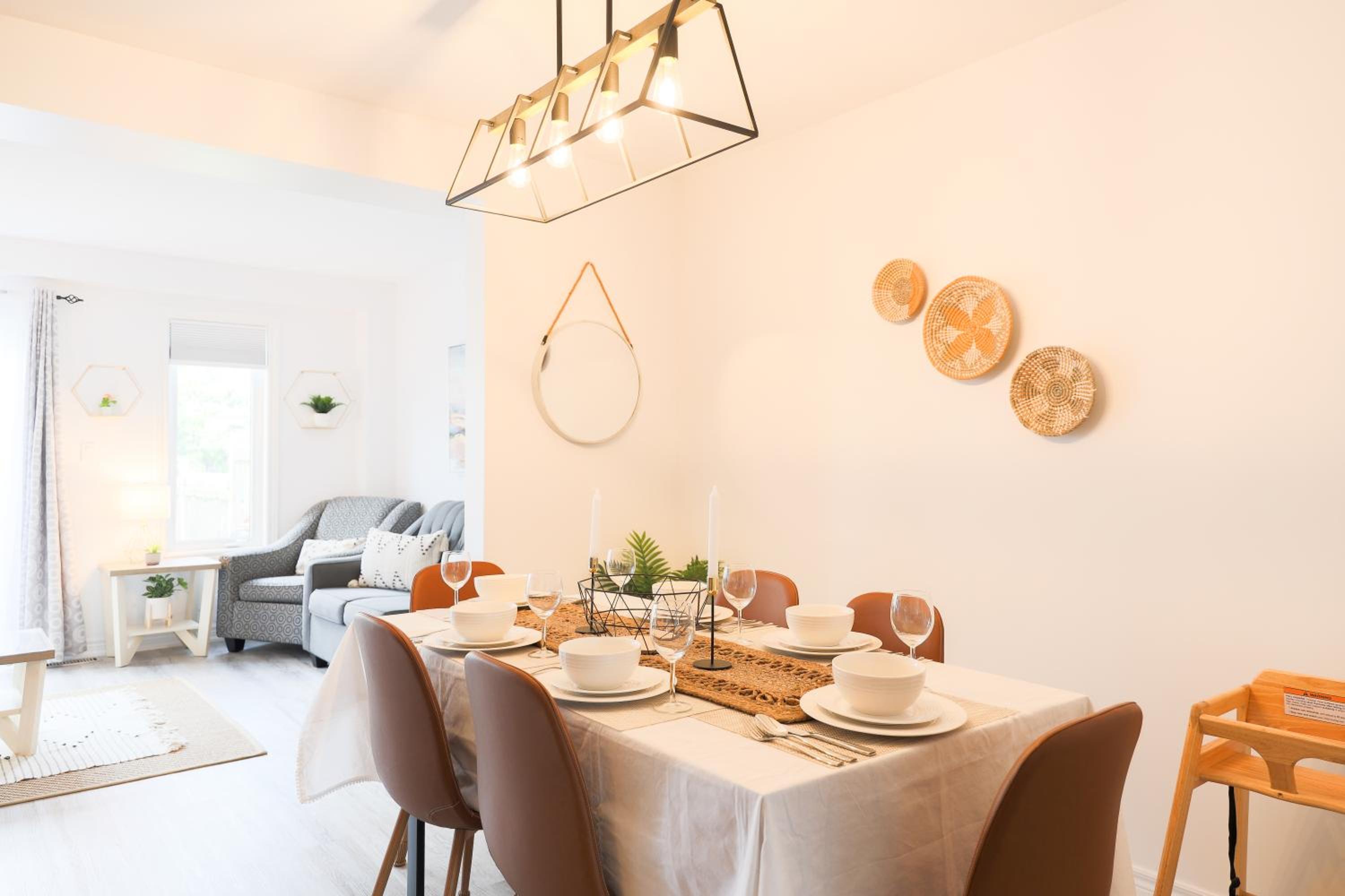 Family-Friendly Boho Stay - Sleeps 10 - Near the Falls