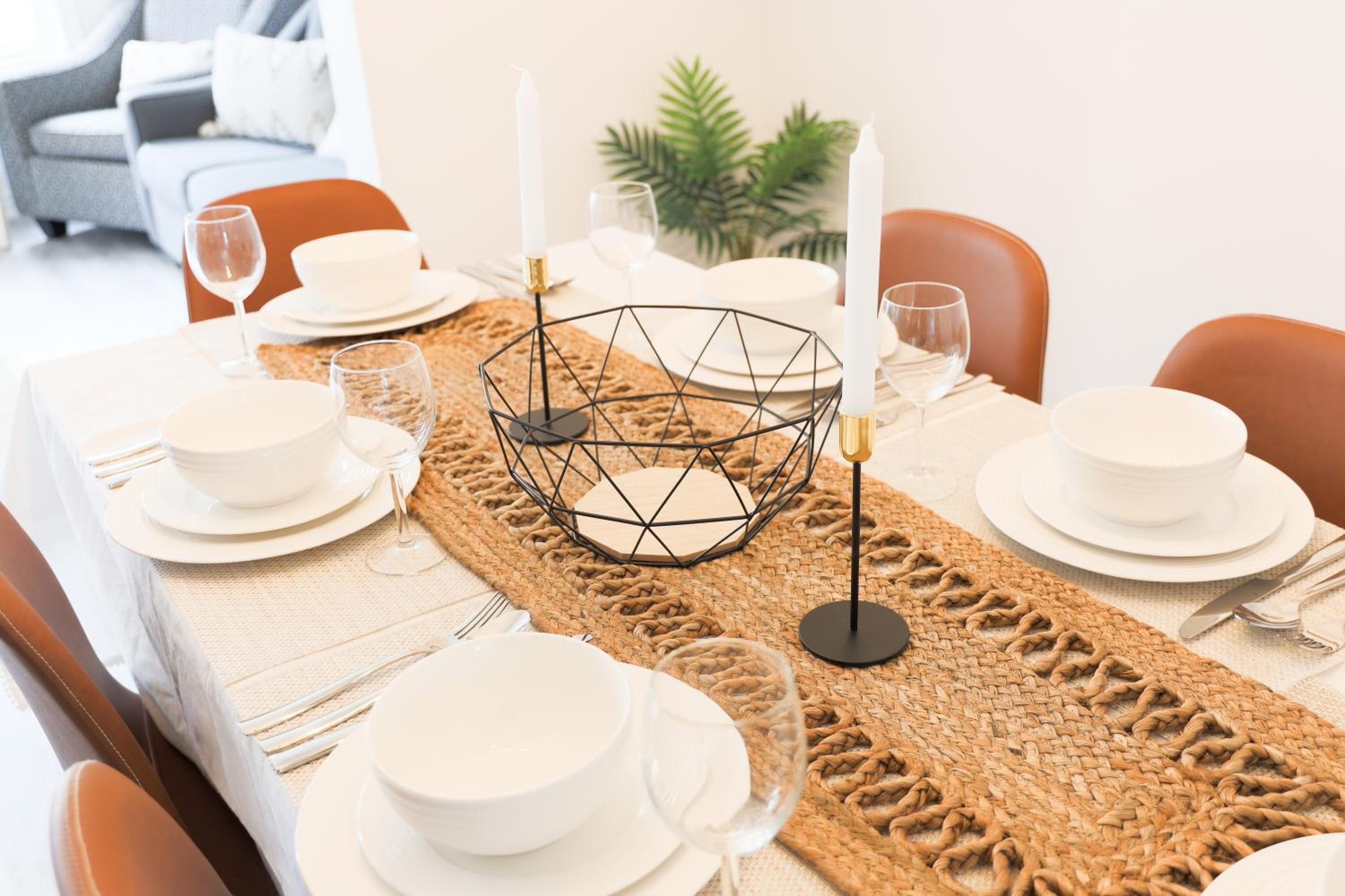 Family-Friendly Boho Stay - Sleeps 10 - Near the Falls