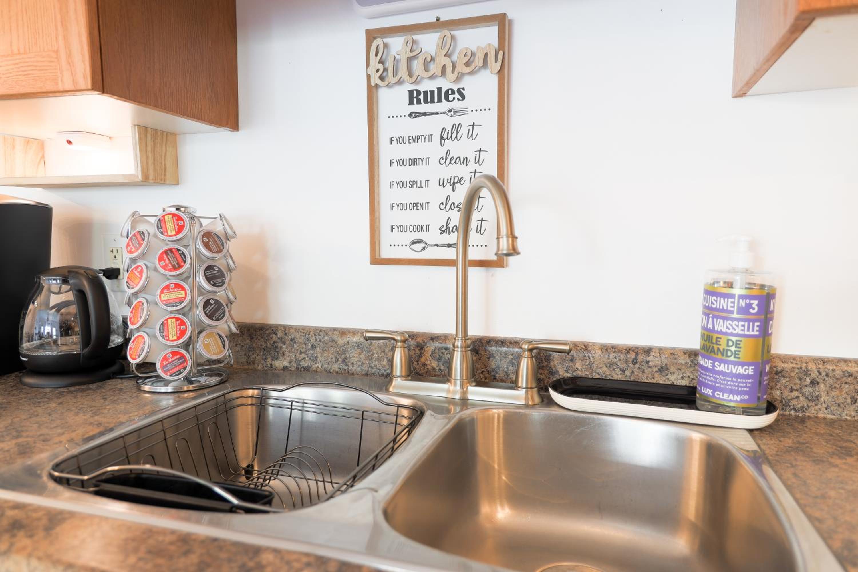 Family-Friendly Boho Stay - Sleeps 10 - Near the Falls