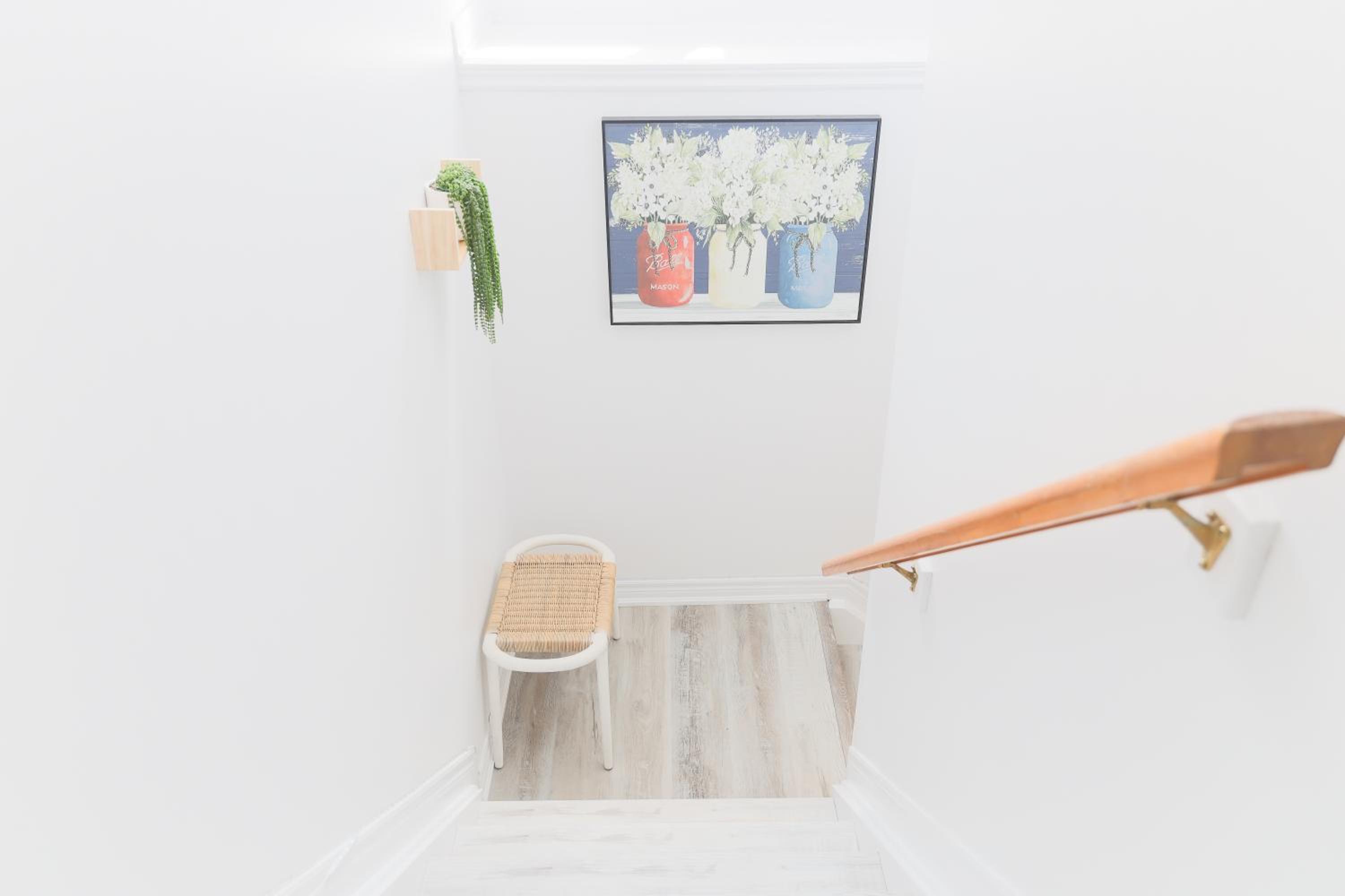 Family-Friendly Boho Stay - Sleeps 10 - Near the Falls