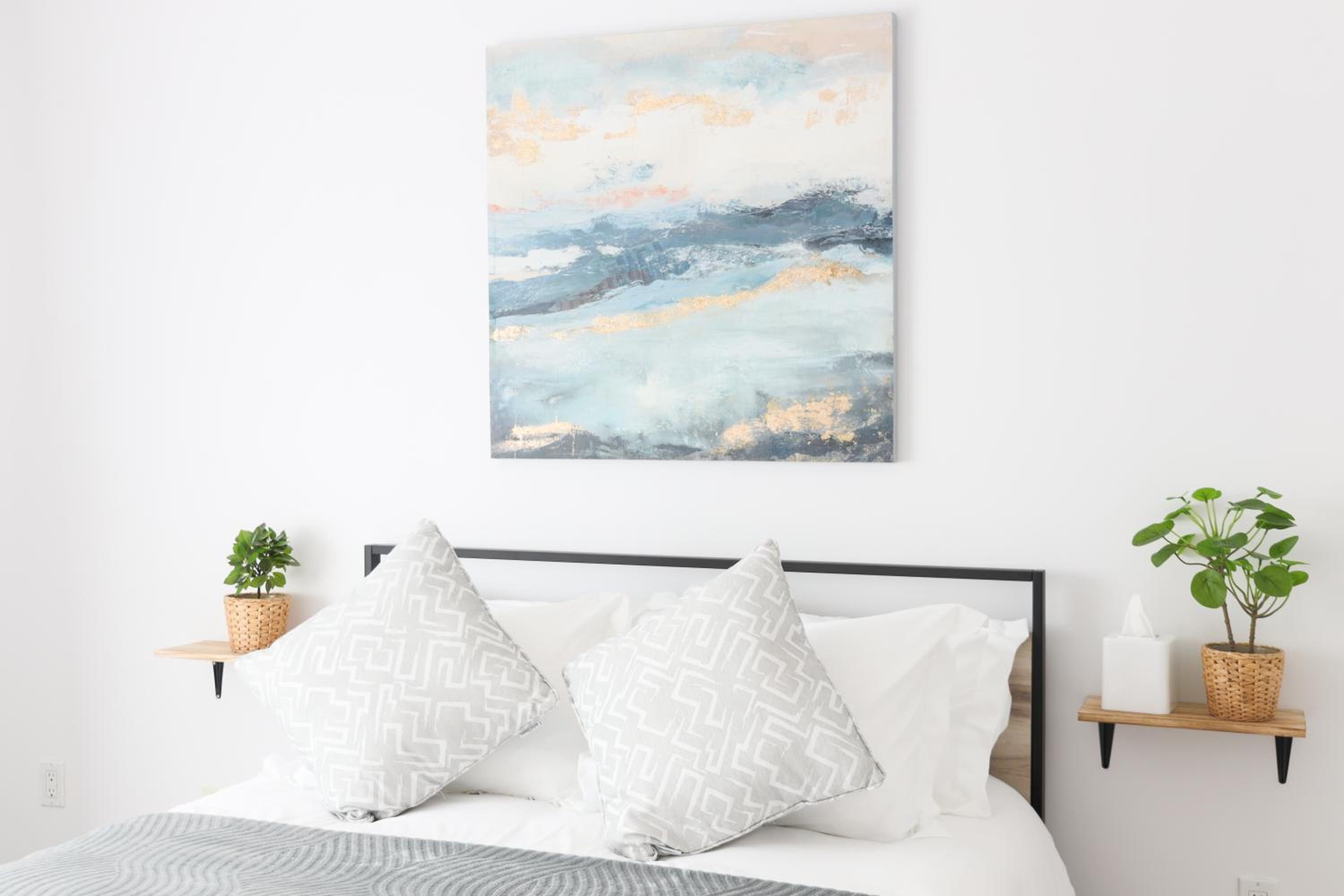 Family-Friendly Boho Stay - Sleeps 10 - Near the Falls