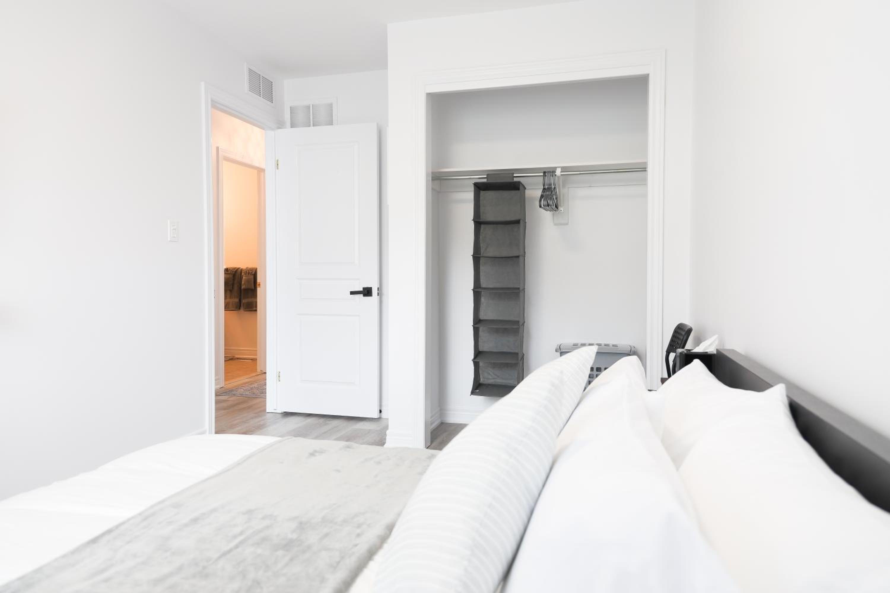 Family-Friendly Boho Stay - Sleeps 10 - Near the Falls