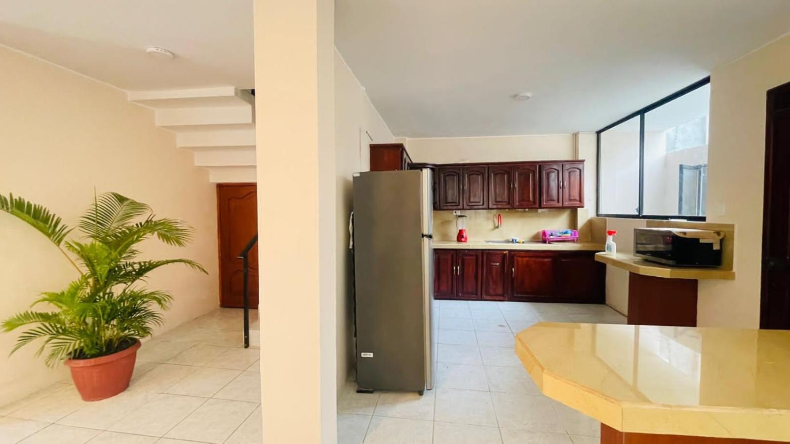 Amplio departamento con garage y cerca al Shopping