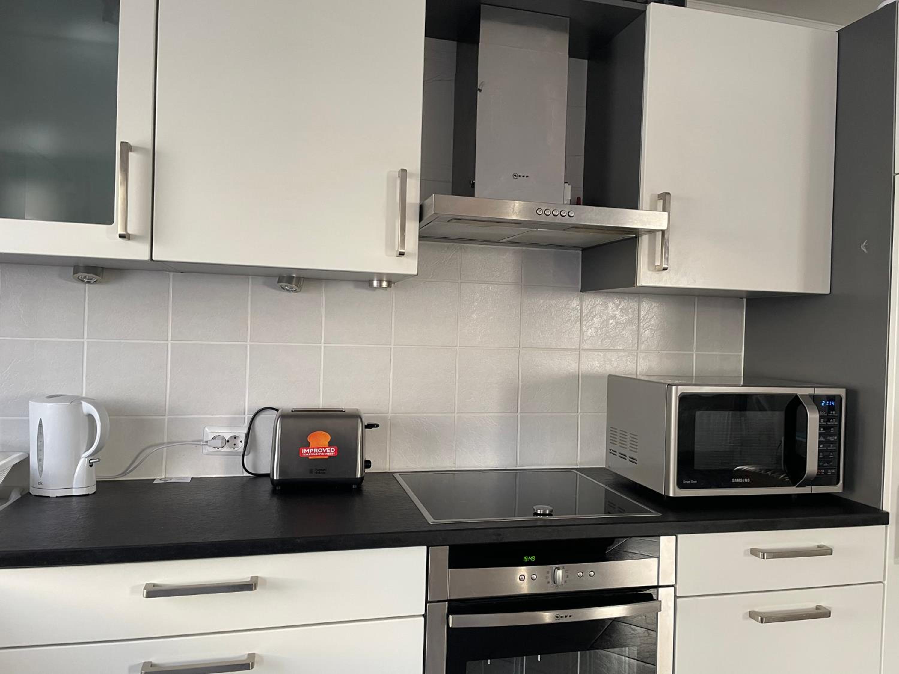 Large Room in Schuttrange Free Parking 10mins to Airport Excellent Customer Services