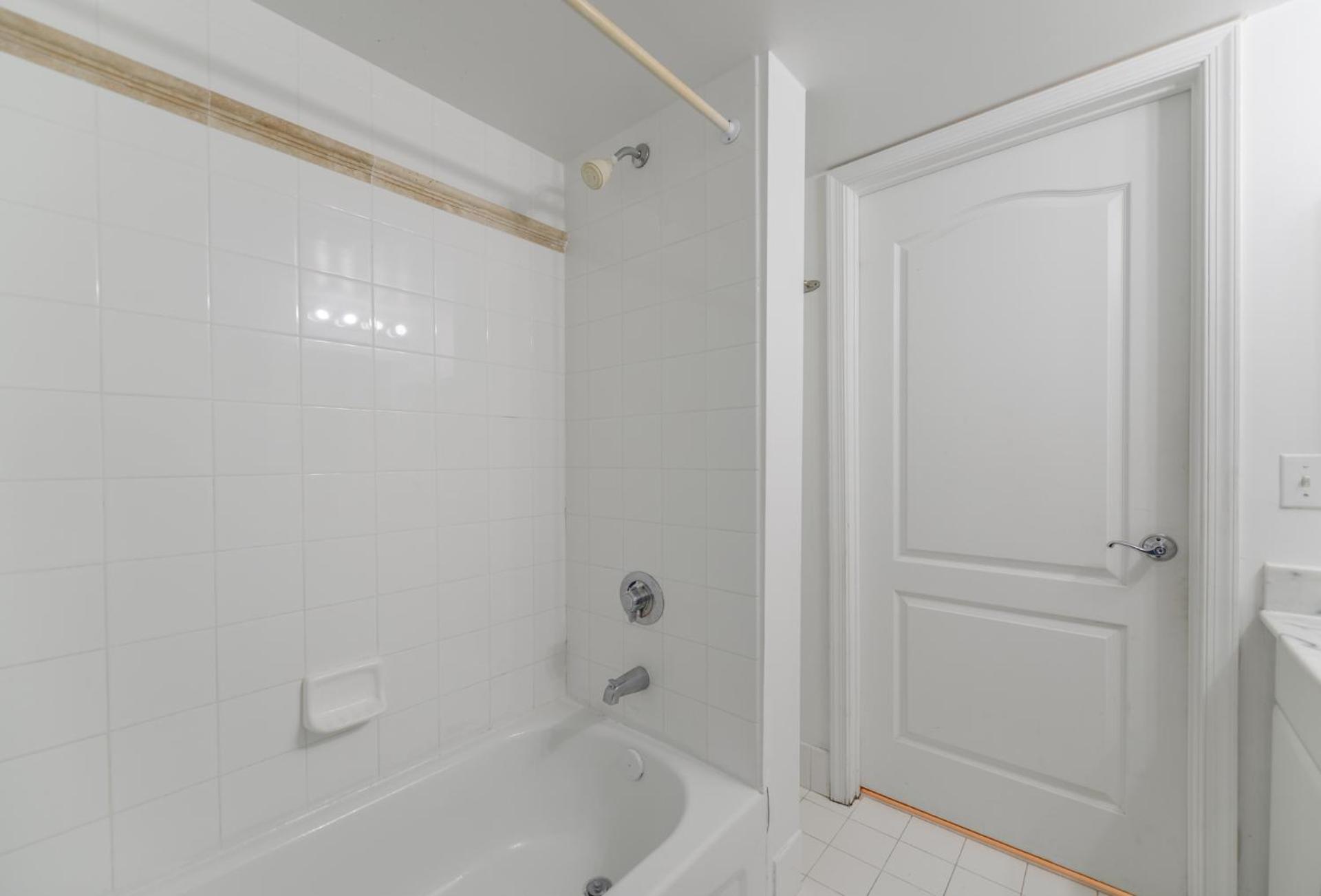 Fantastic 2BR Condo on 31st Floor Free Parking
