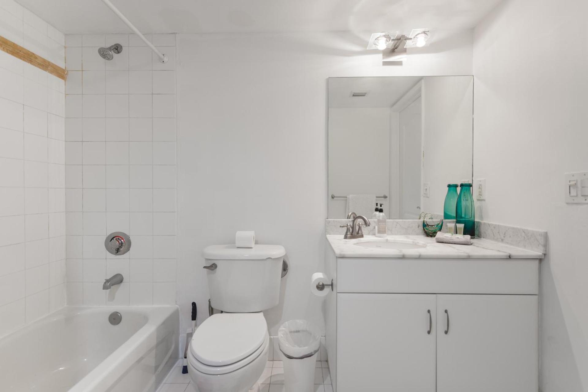 Fantastic 2BR Condo on 31st Floor Free Parking