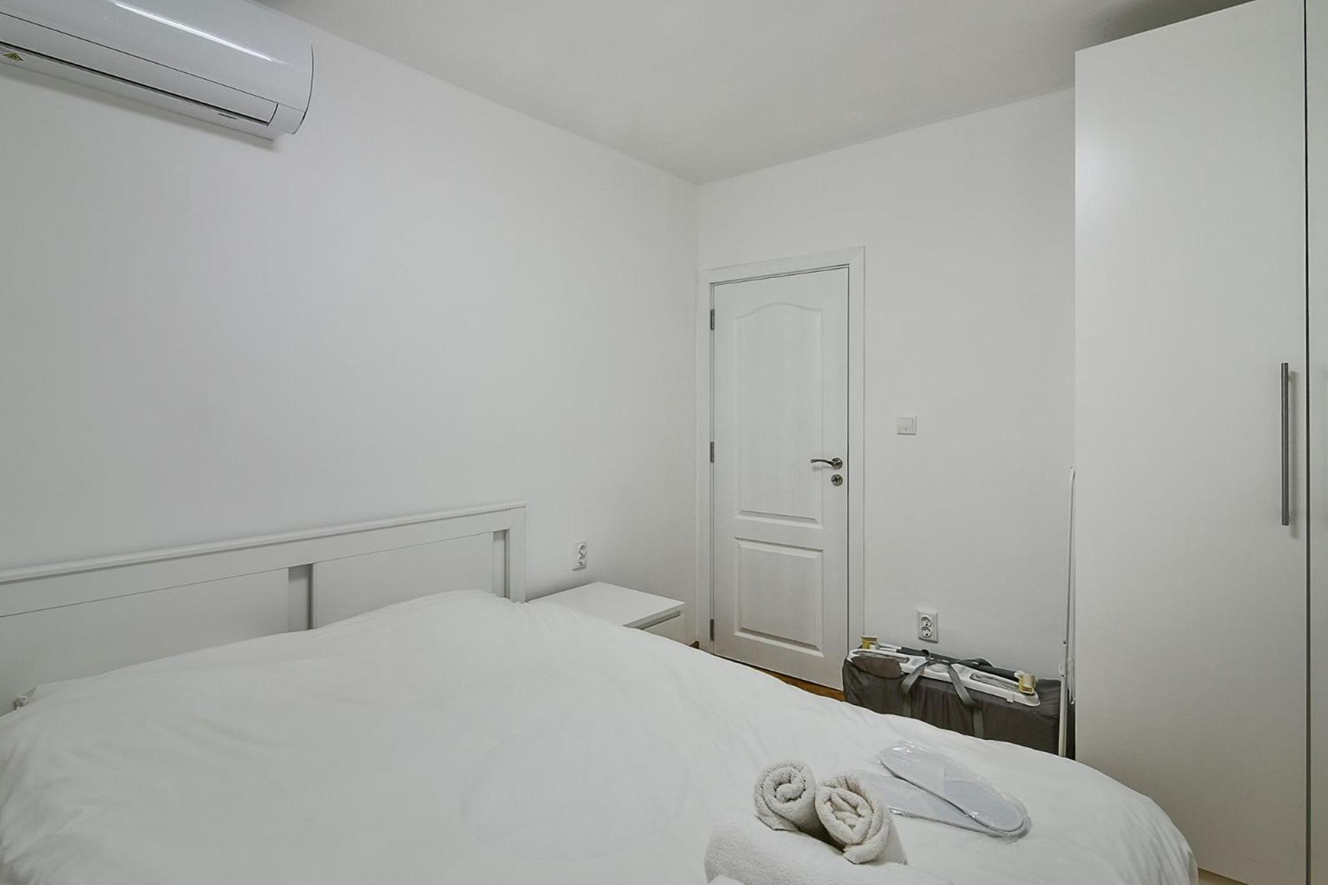 Central 3BR with parking nearby Opera