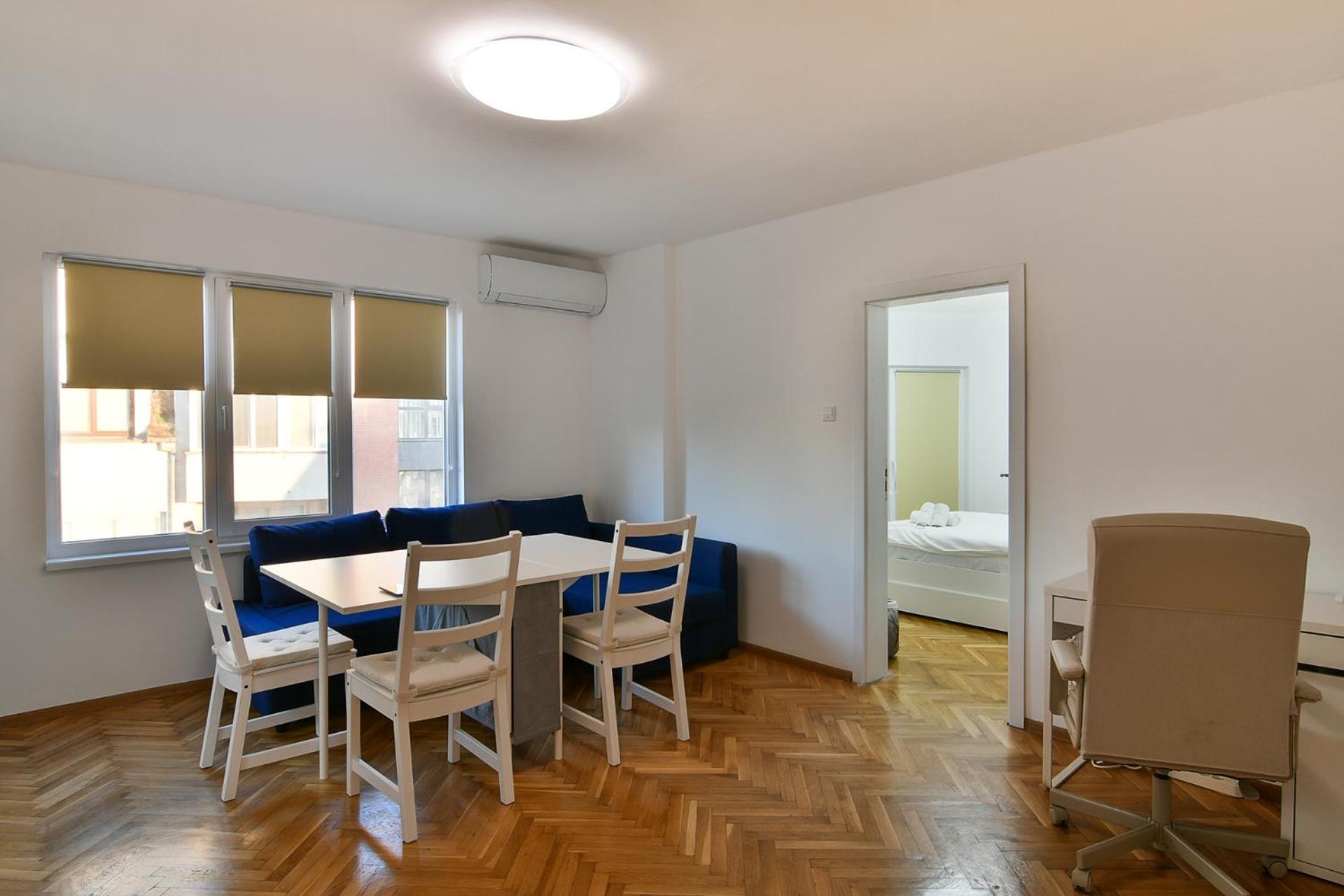 Central 3BR with parking nearby Opera