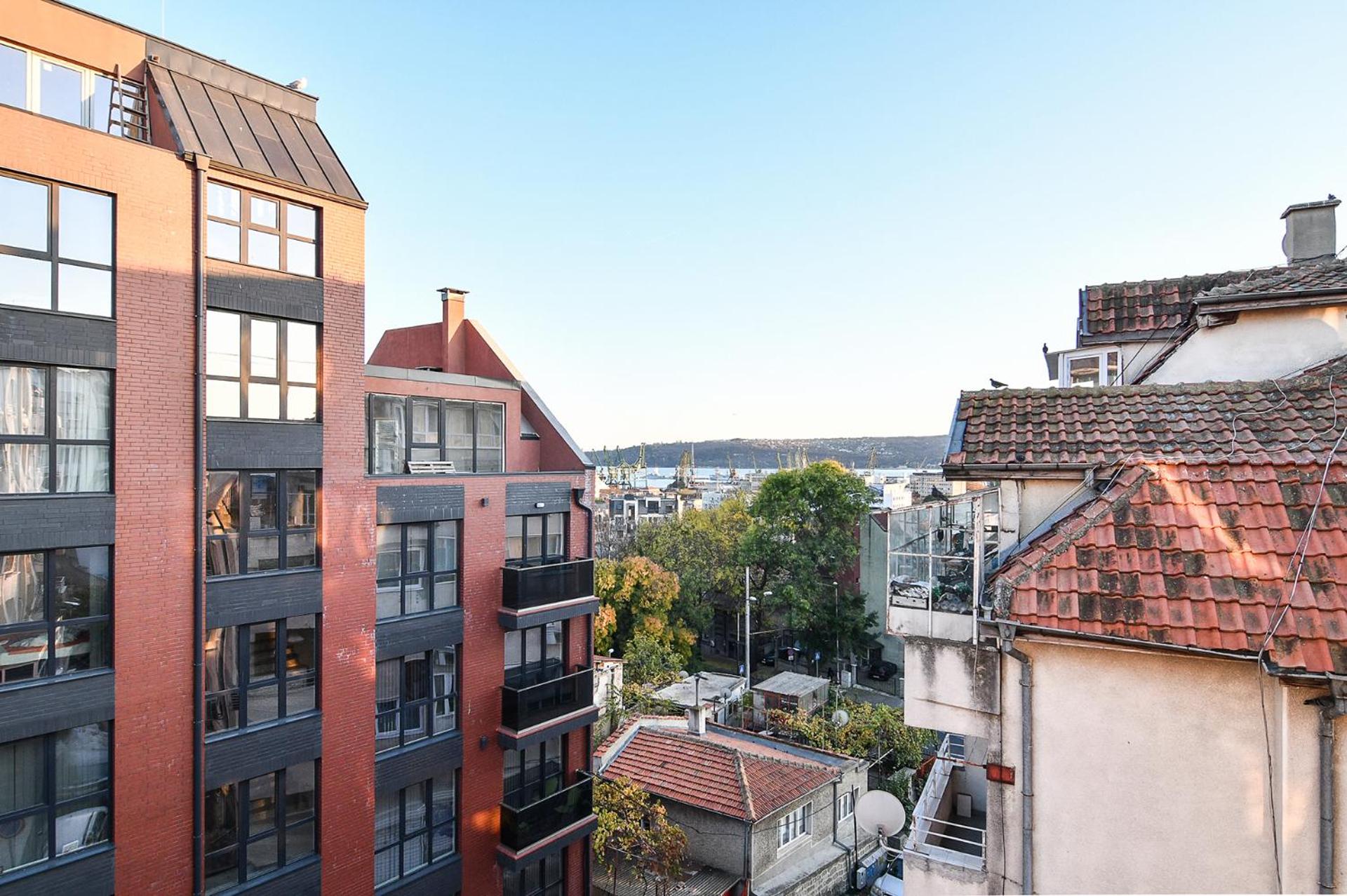 Central 3BR with parking nearby Opera