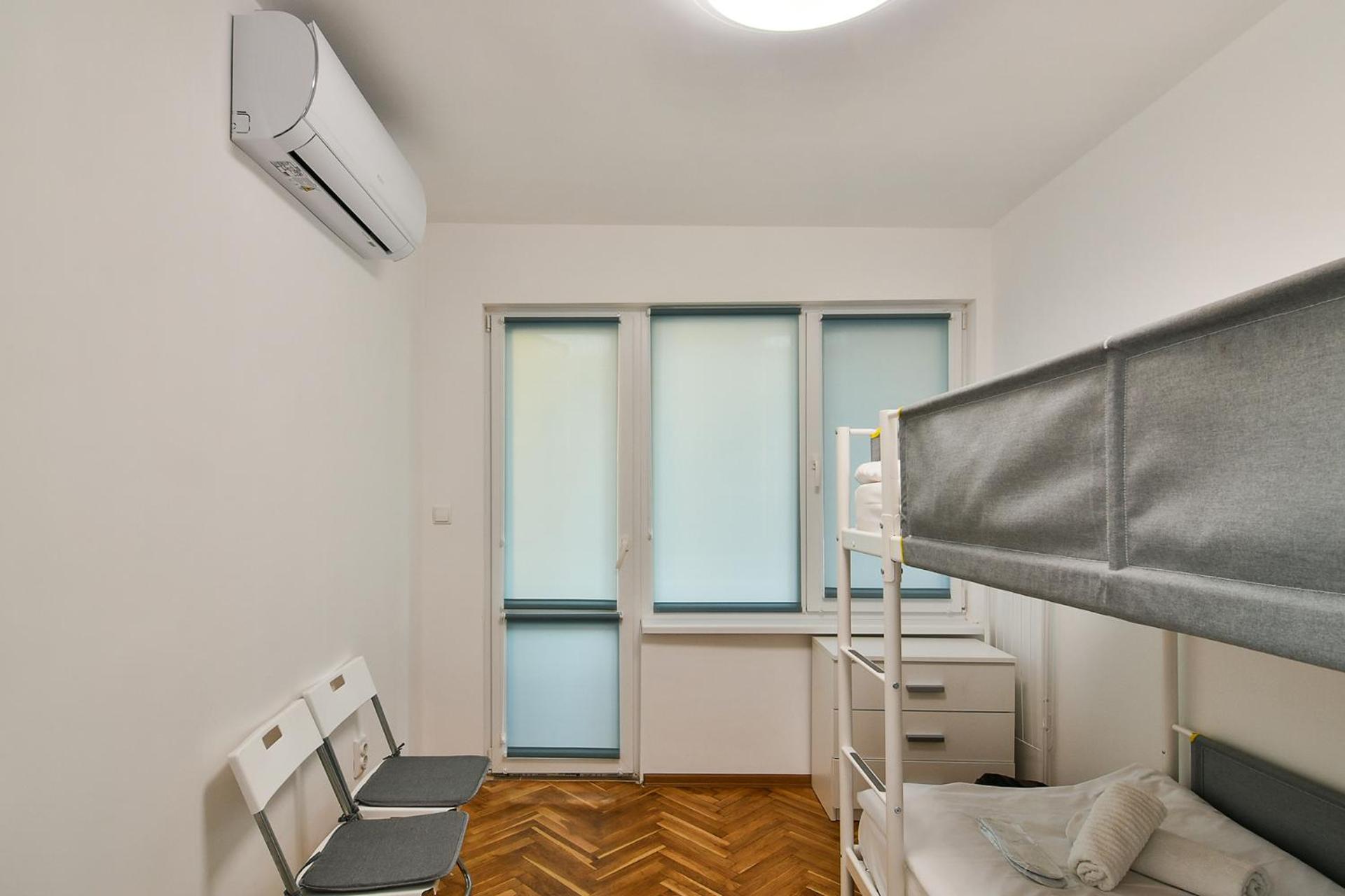 Central 3BR with parking nearby Opera