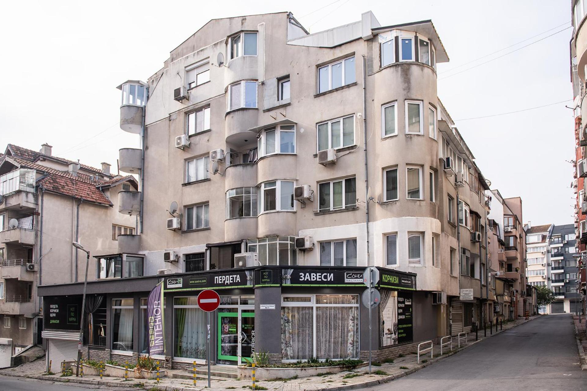 Central 3BR with parking nearby Opera