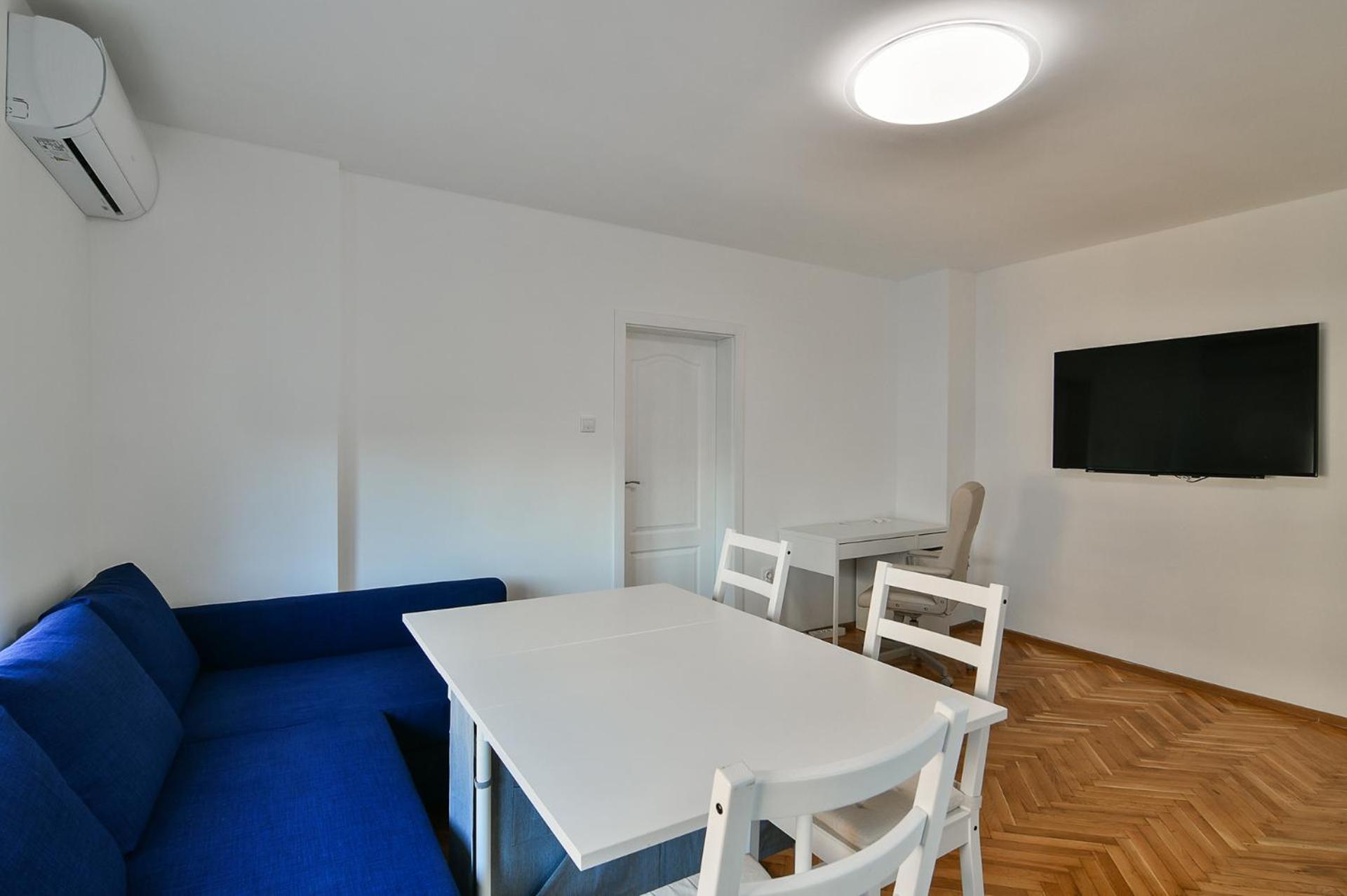 Central 3BR with parking nearby Opera