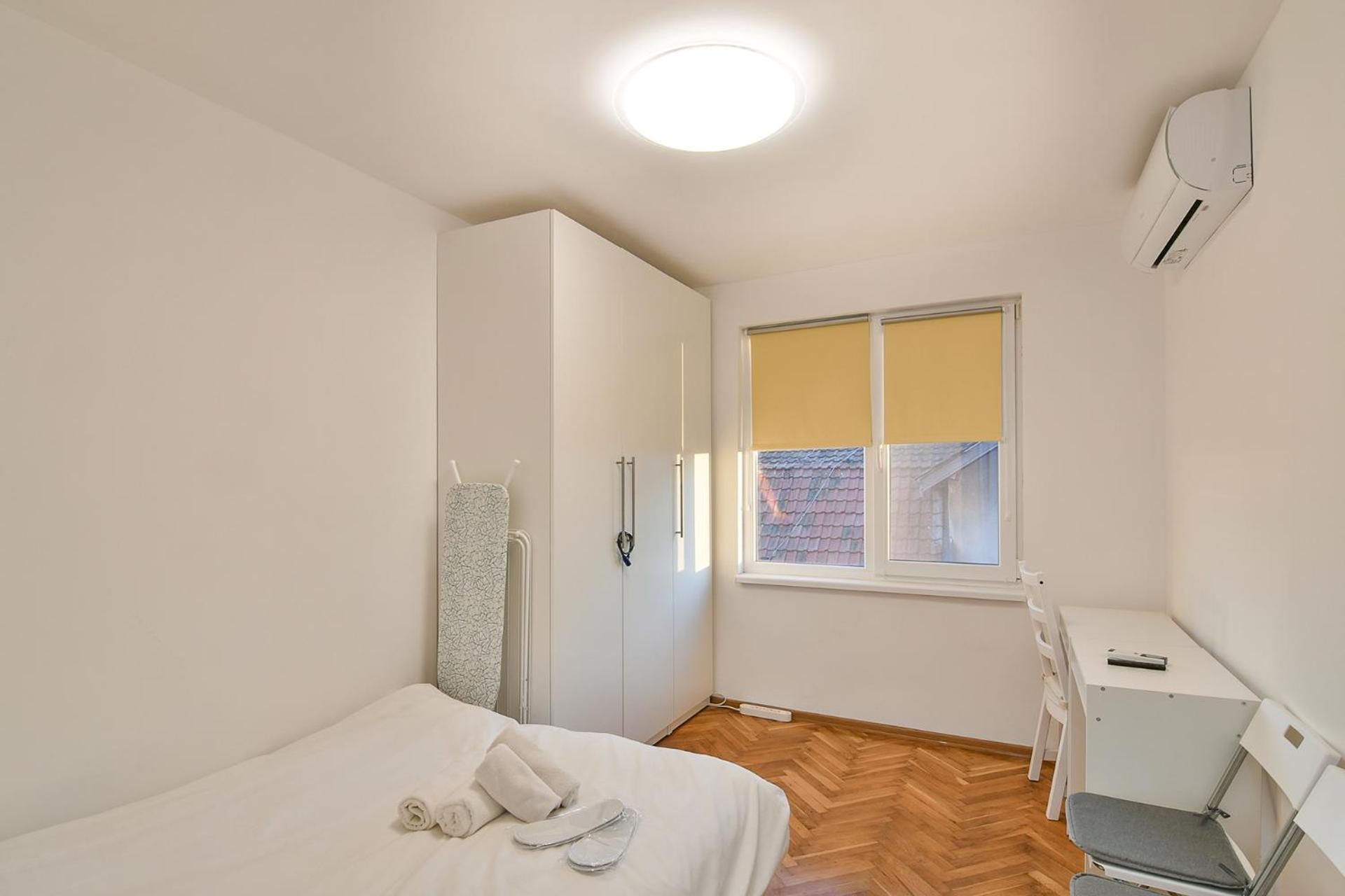 Central 3BR with parking nearby Opera